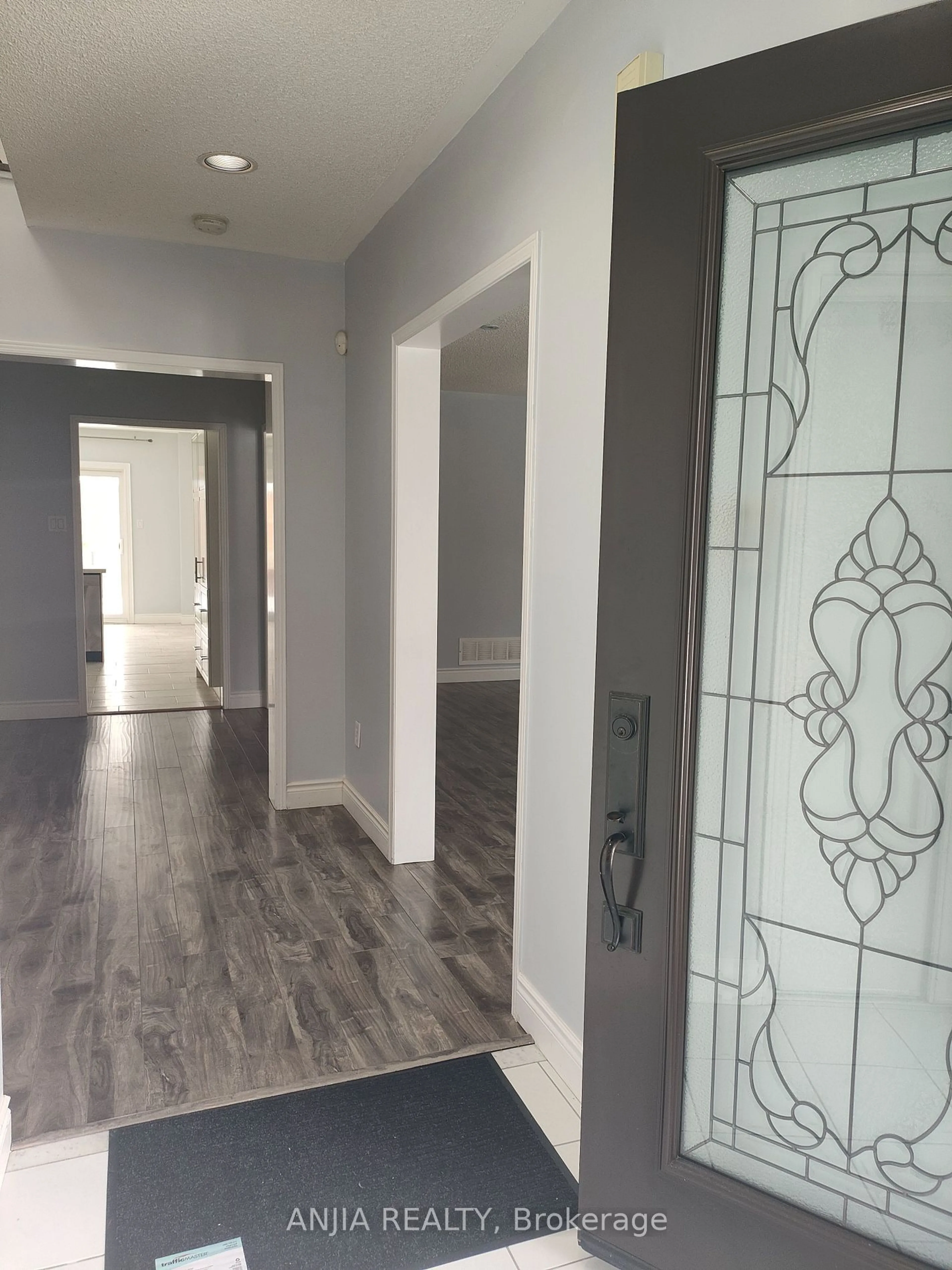 Indoor entryway for 23 Springer Dr, Richmond Hill Ontario L4C 0E9