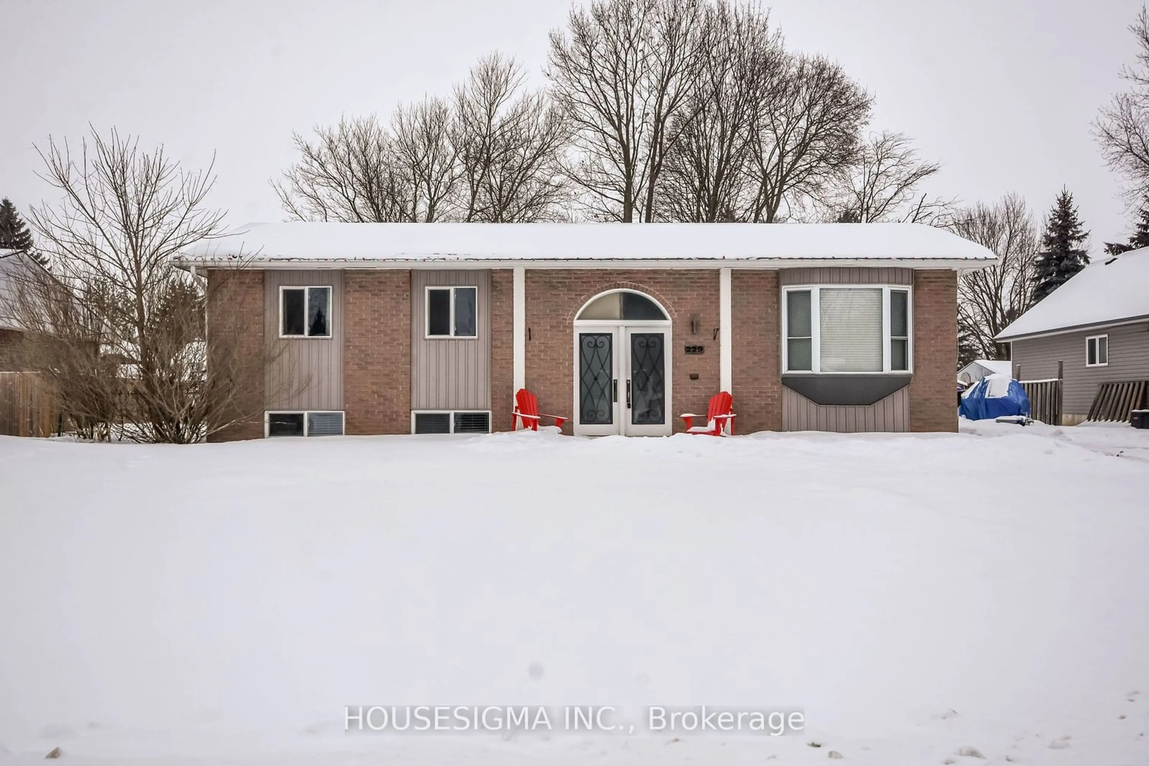 Home with vinyl exterior material, street for 229 Sunset Cres, Innisfil Ontario L9S 1J2