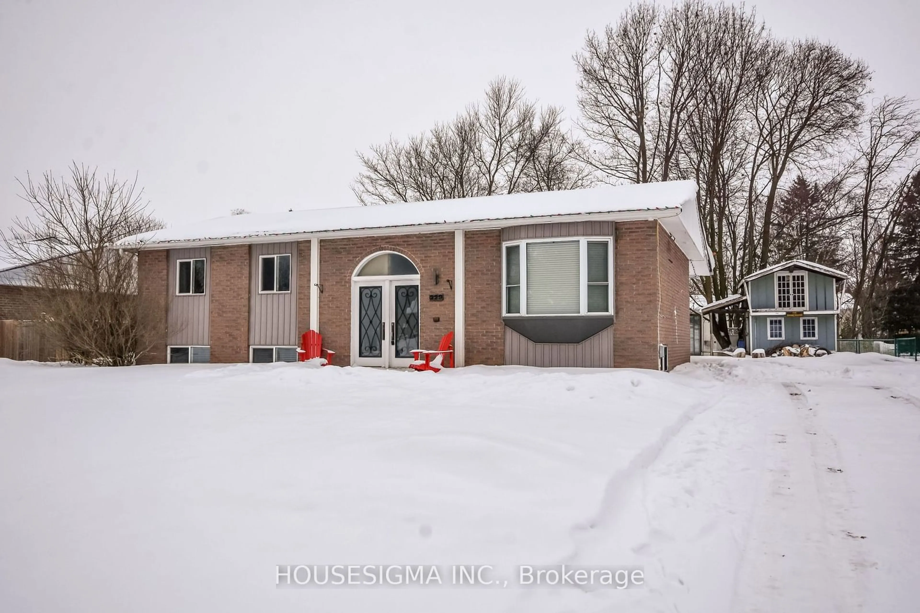 Home with brick exterior material, street for 229 Sunset Cres, Innisfil Ontario L9S 1J2