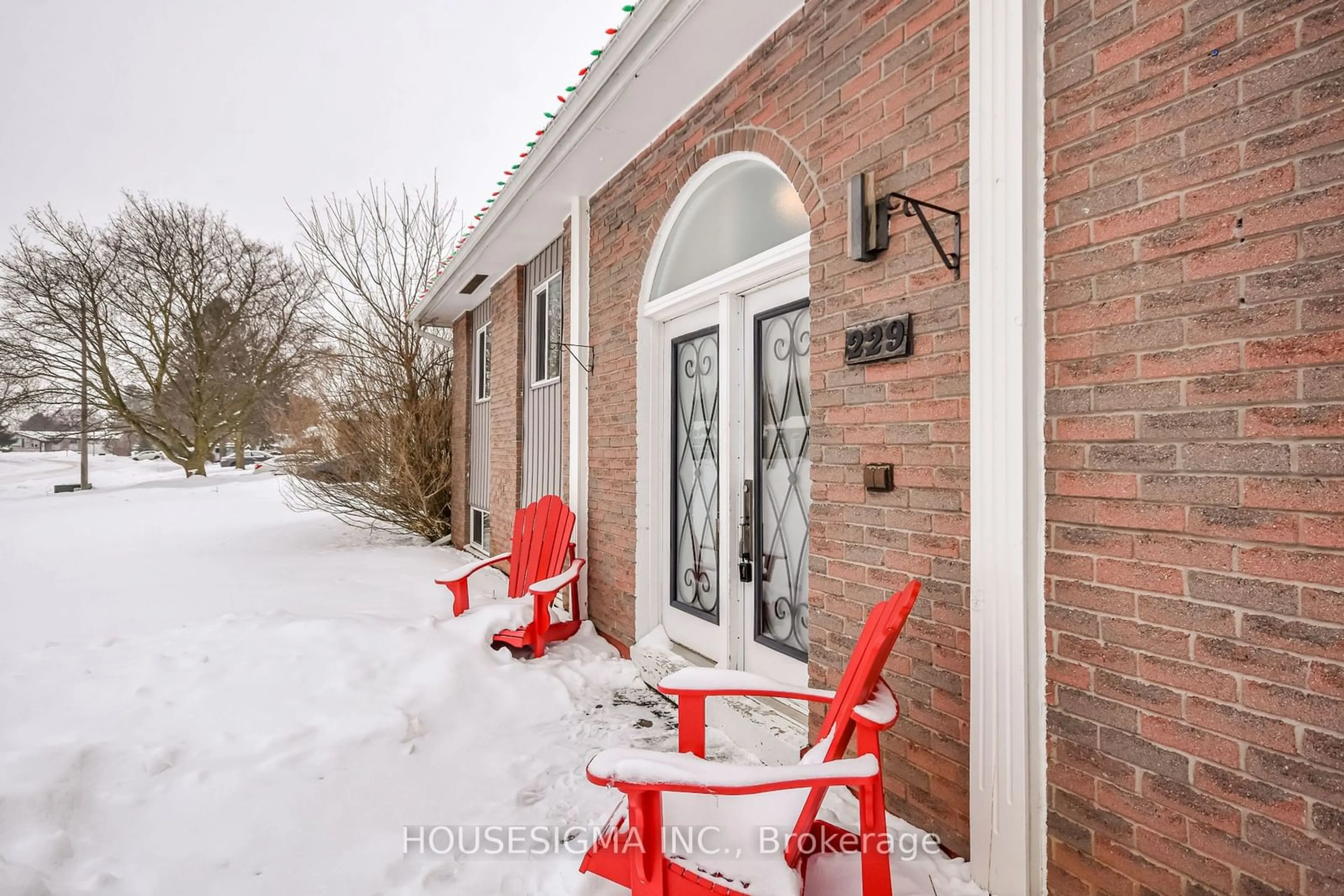 Patio, street for 229 Sunset Cres, Innisfil Ontario L9S 1J2