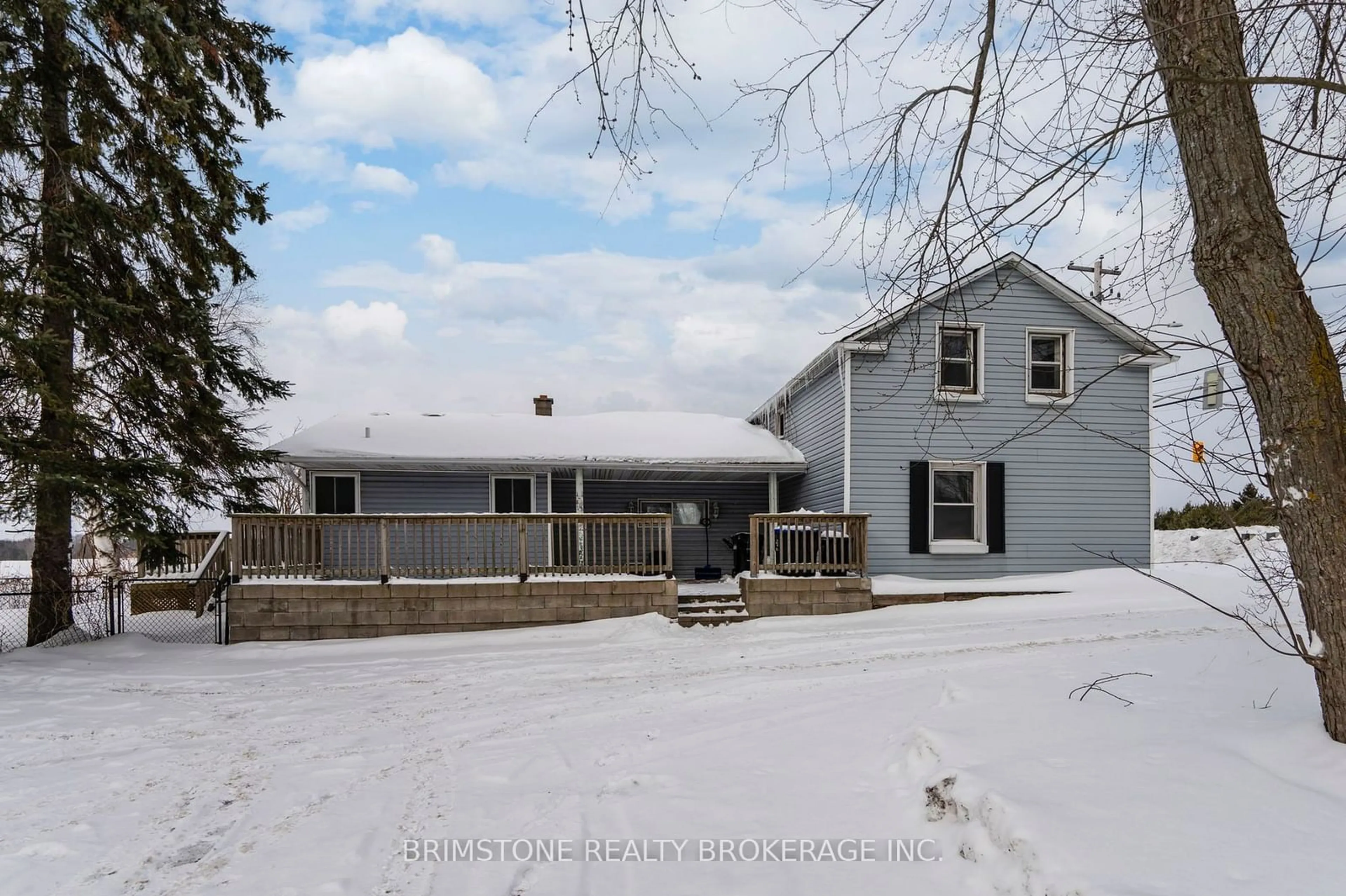 A pic from outside/outdoor area/front of a property/back of a property/a pic from drone, street for 199 Barrie St, Essa Ontario L0L 2N0