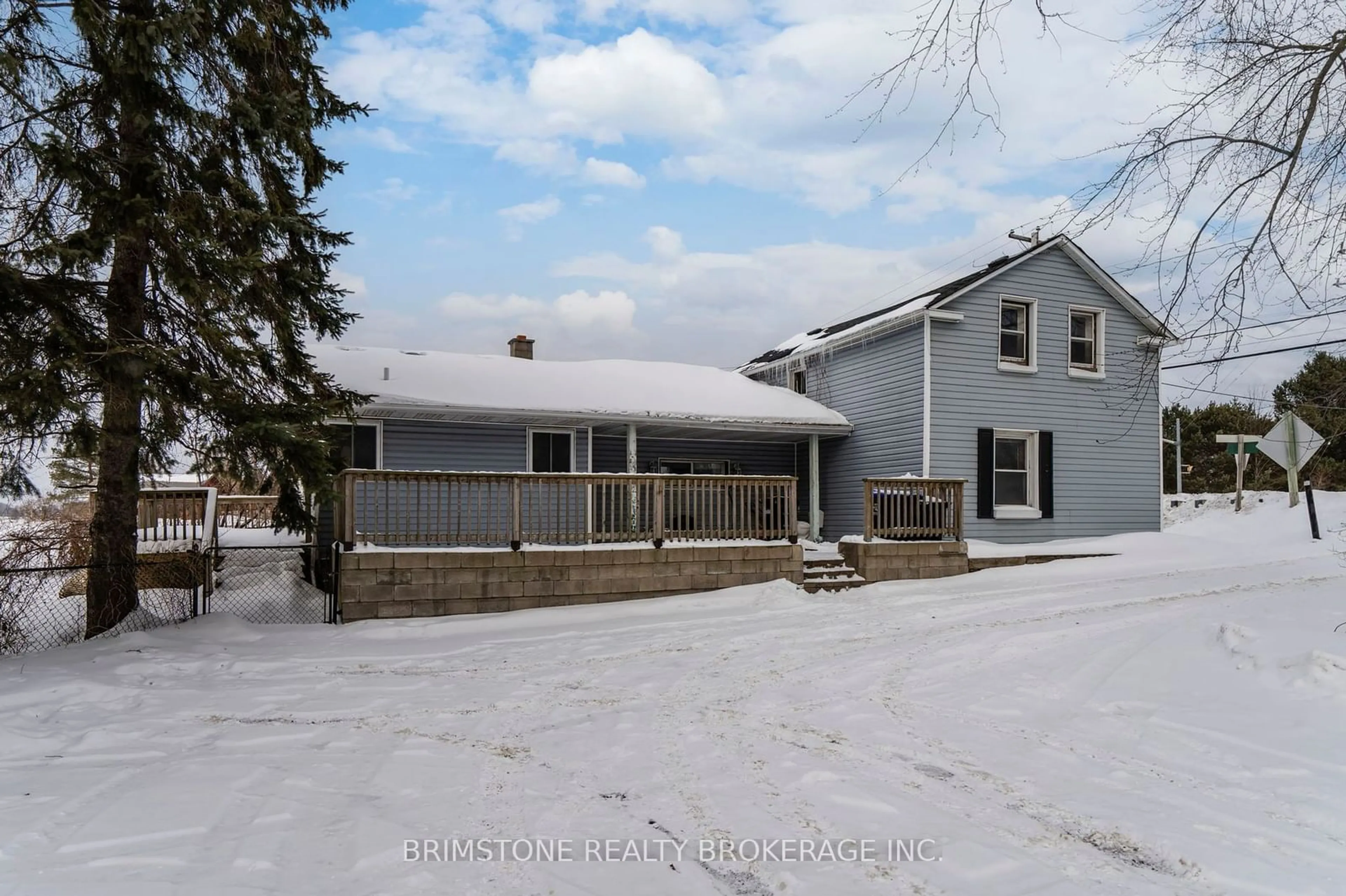 A pic from outside/outdoor area/front of a property/back of a property/a pic from drone, unknown for 199 Barrie St, Essa Ontario L0L 2N0