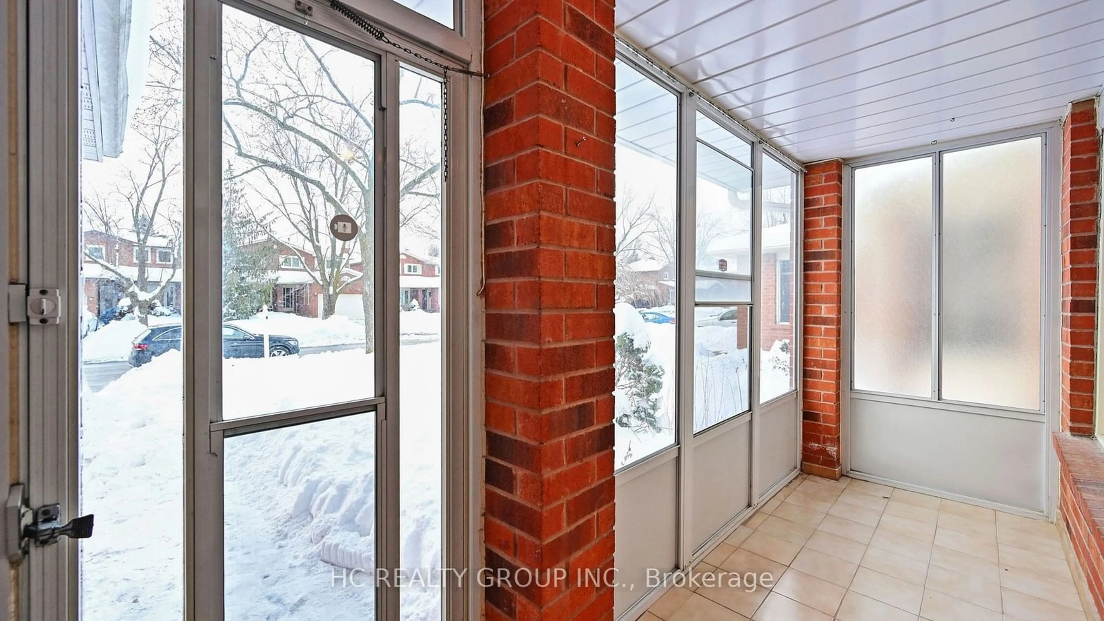 Indoor foyer for 327 Sussex Ave, Richmond Hill Ontario L4C 6B4