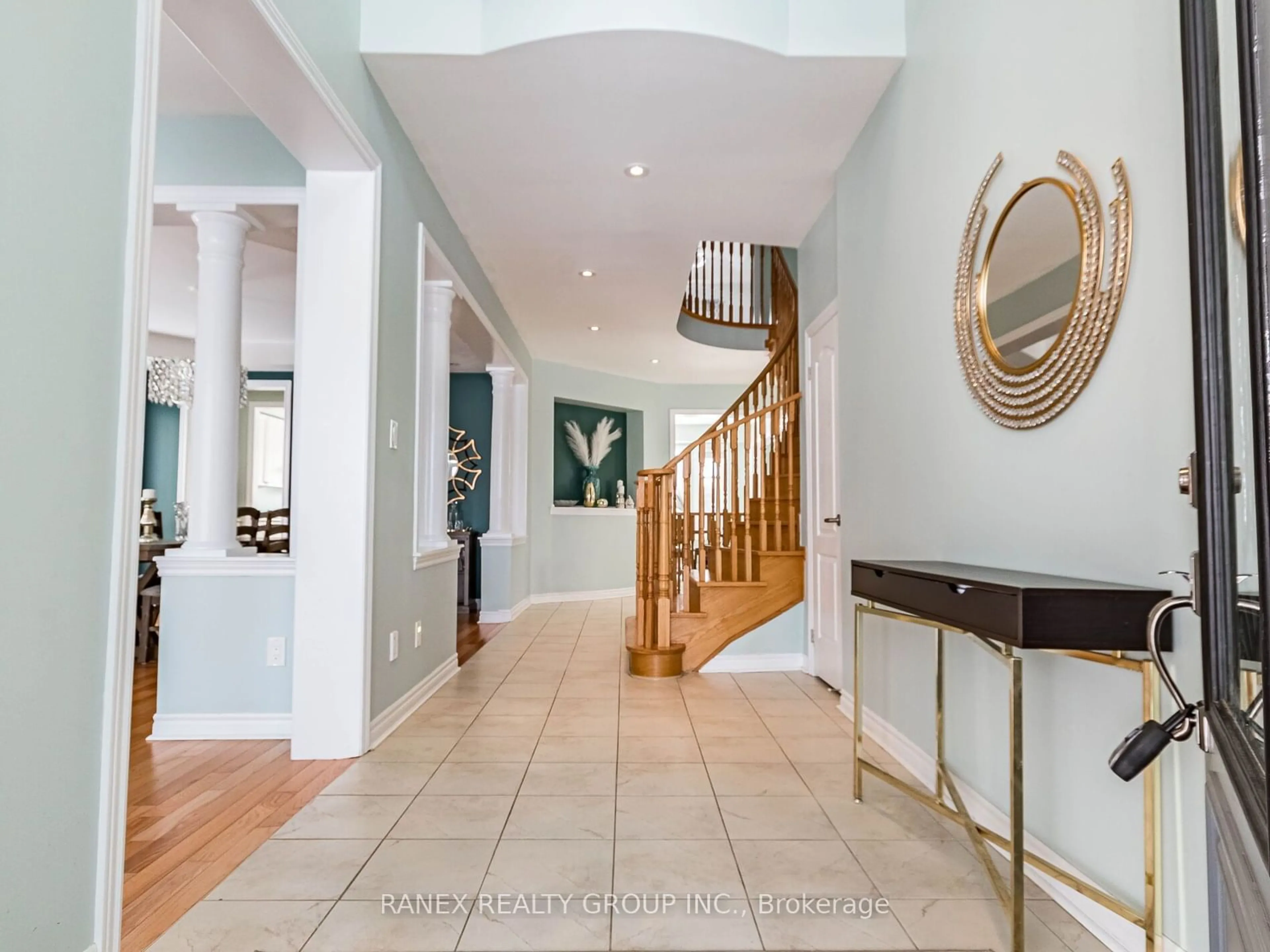 Indoor foyer for 13 DUNN Crt, Essa Ontario L0M 1B5