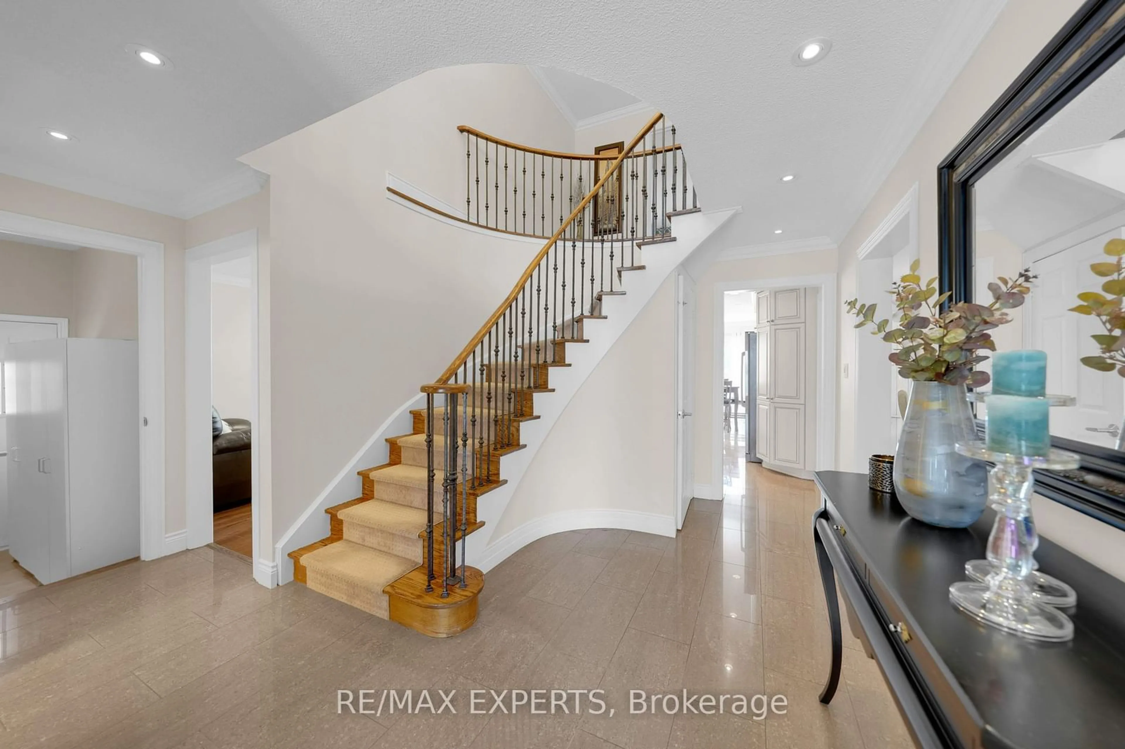 Indoor entryway for 106 Greenock Dr, Vaughan Ontario L6A 1N9