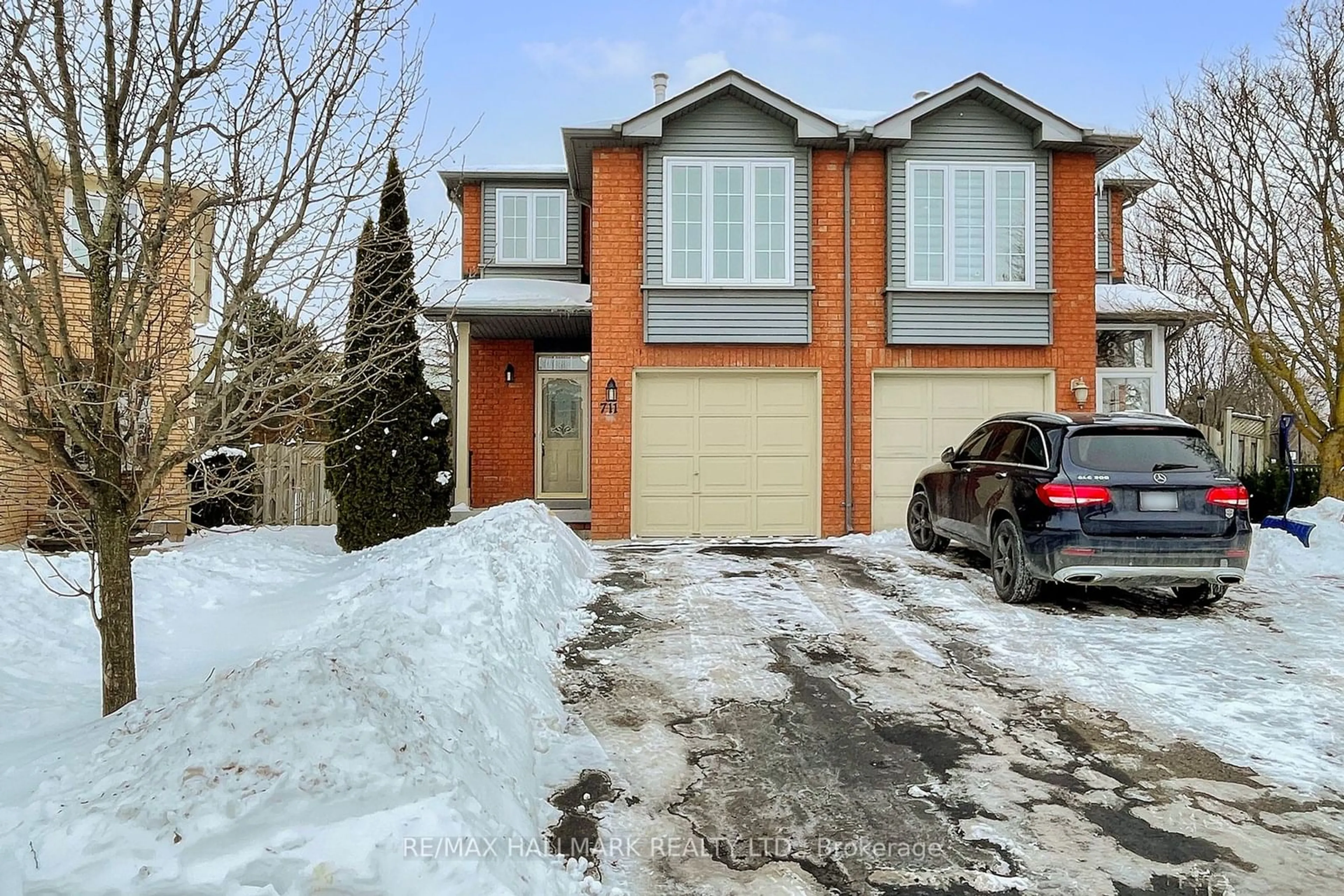 Unknown for 711 Walpole Cres, Newmarket Ontario L3X 2B3