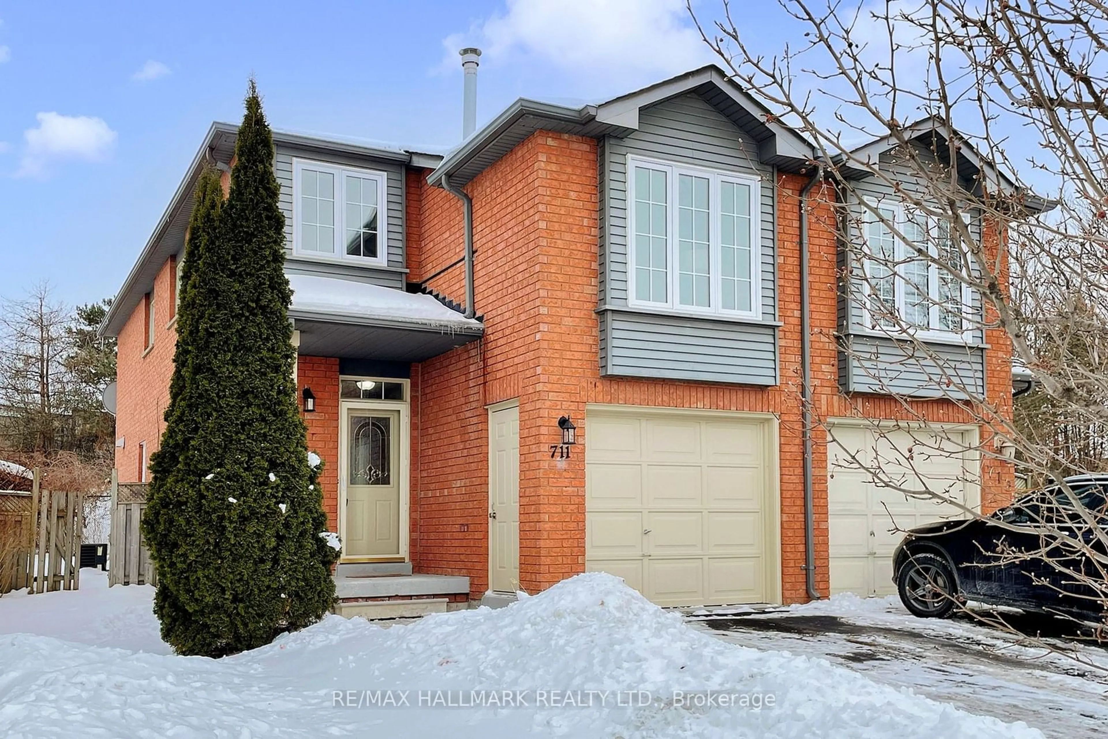 Home with brick exterior material, street for 711 Walpole Cres, Newmarket Ontario L3X 2B3