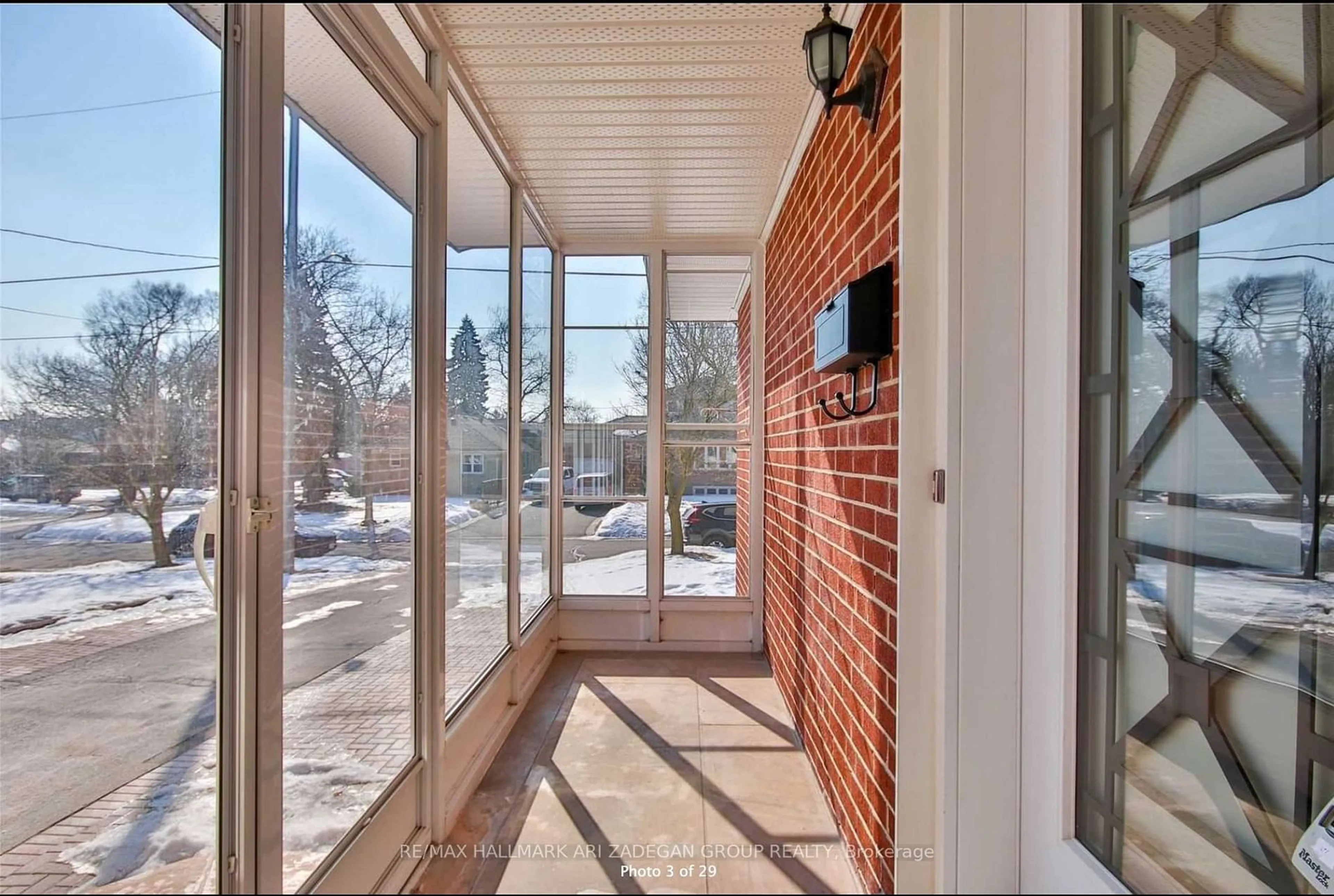 Indoor entryway for 243 Harrygan Cres, Richmond Hill Ontario L4C 4J2