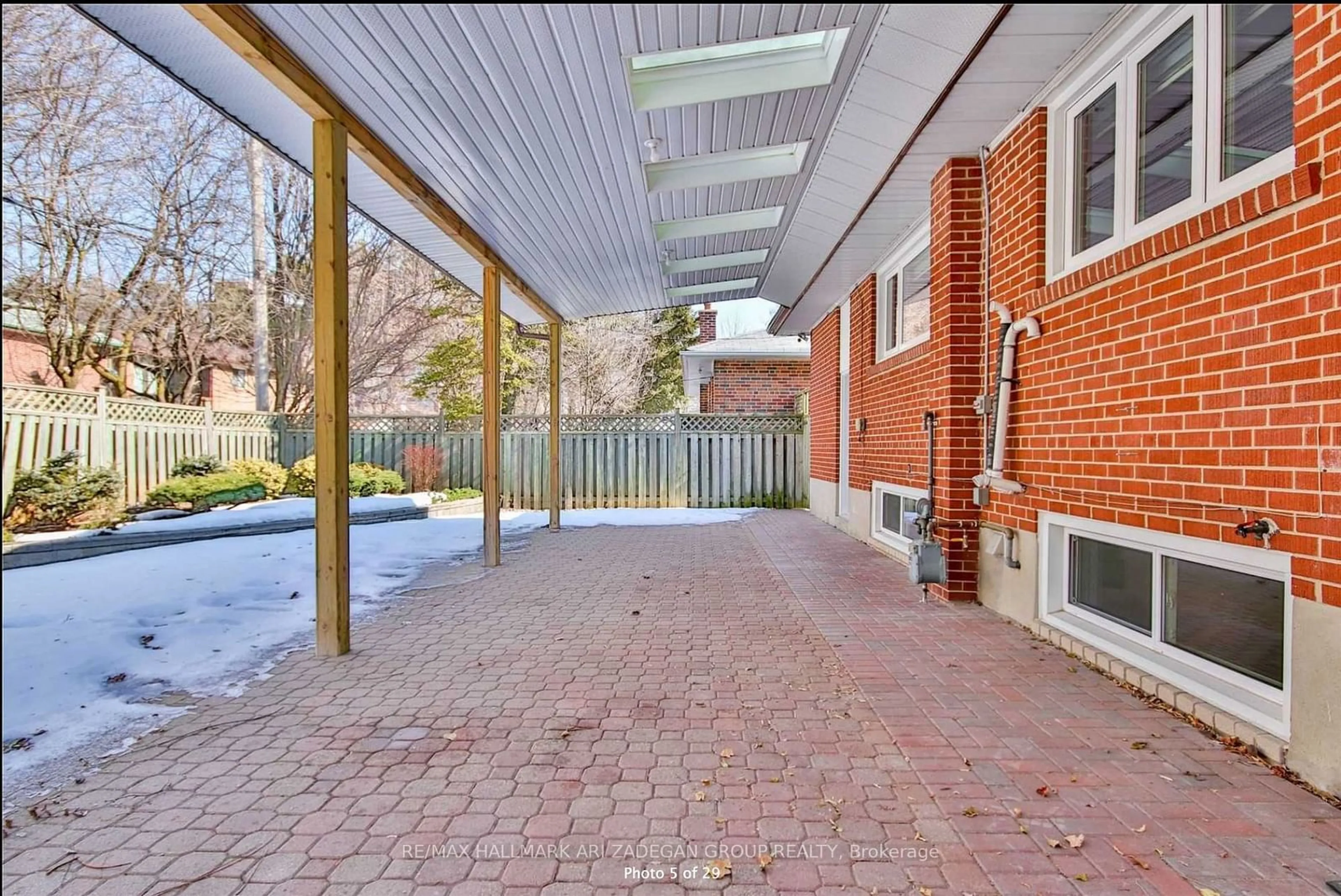 Patio, street for 243 Harrygan Cres, Richmond Hill Ontario L4C 4J2