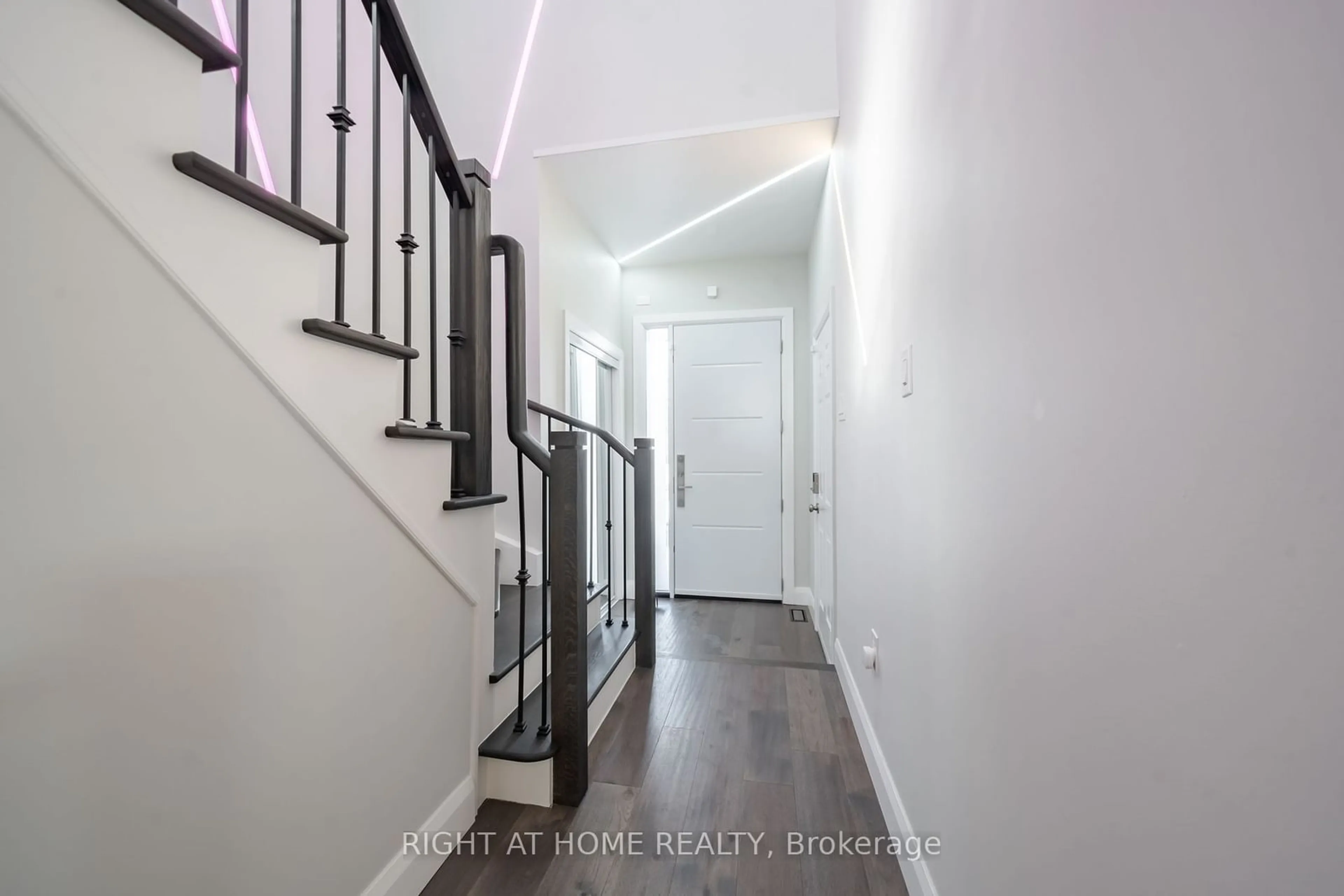 Indoor entryway for 243 Terra Rd, Vaughan Ontario L4L 3J4