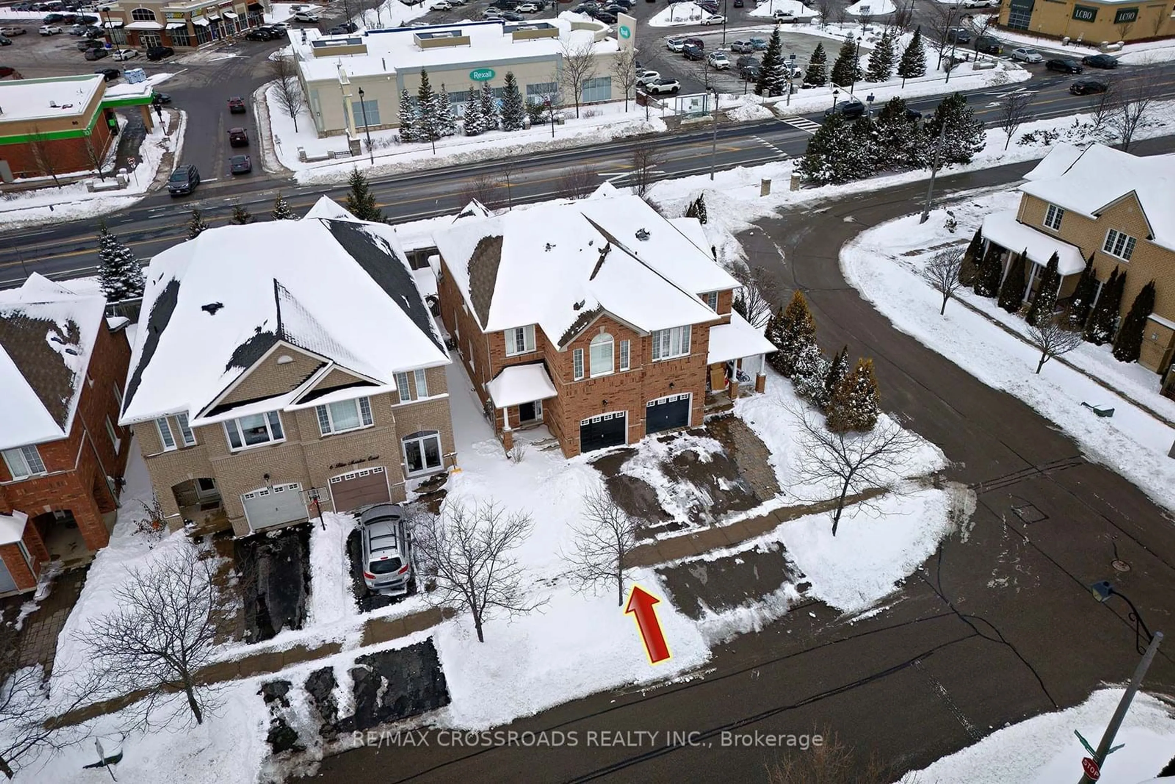 A pic from outside/outdoor area/front of a property/back of a property/a pic from drone, unknown for 4 Blue Meadow Crt, Markham Ontario L6B 0H9