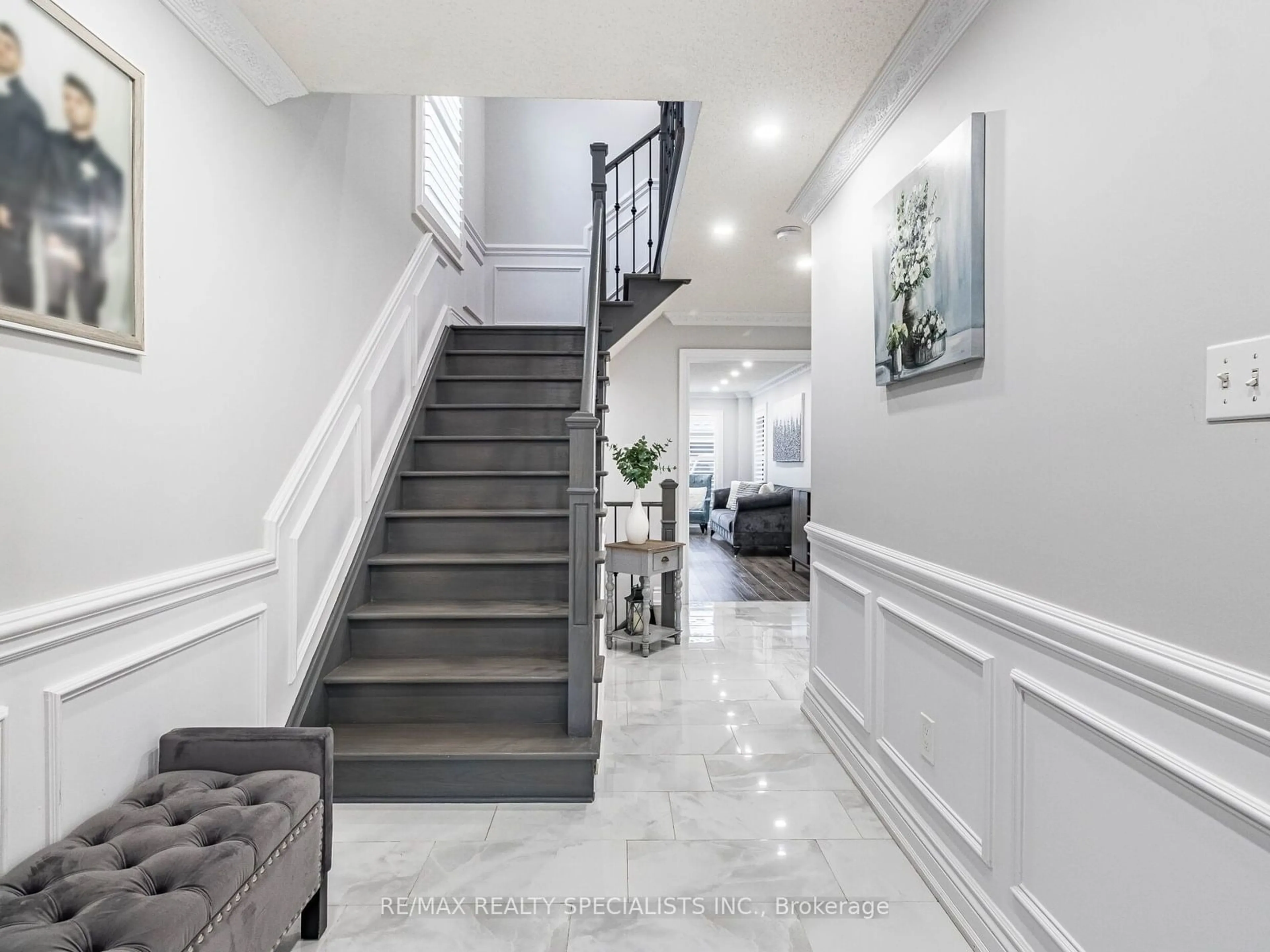 Indoor foyer for 343 Via Carmine Ave, Vaughan Ontario L4H 2N8