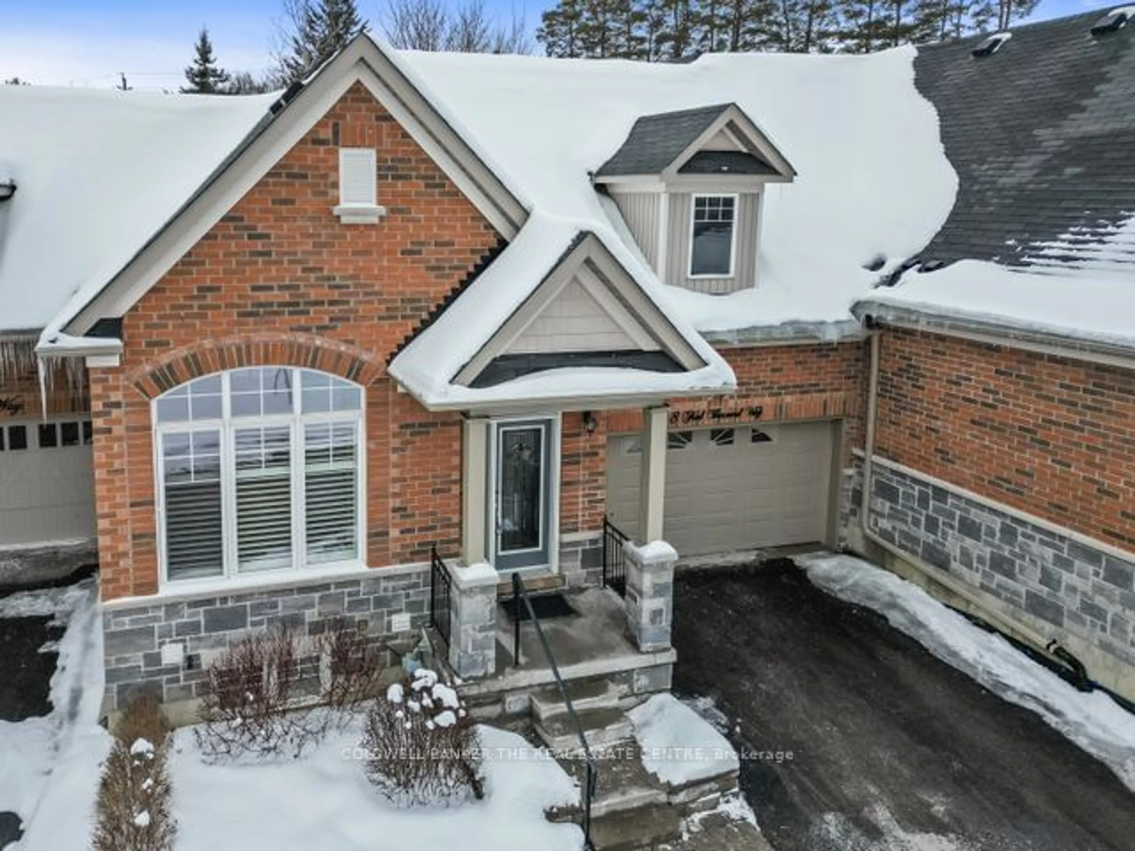 A pic from outside/outdoor area/front of a property/back of a property/a pic from drone, street for 8 Fred Barnard Way #8F, Uxbridge Ontario L9P 1R1