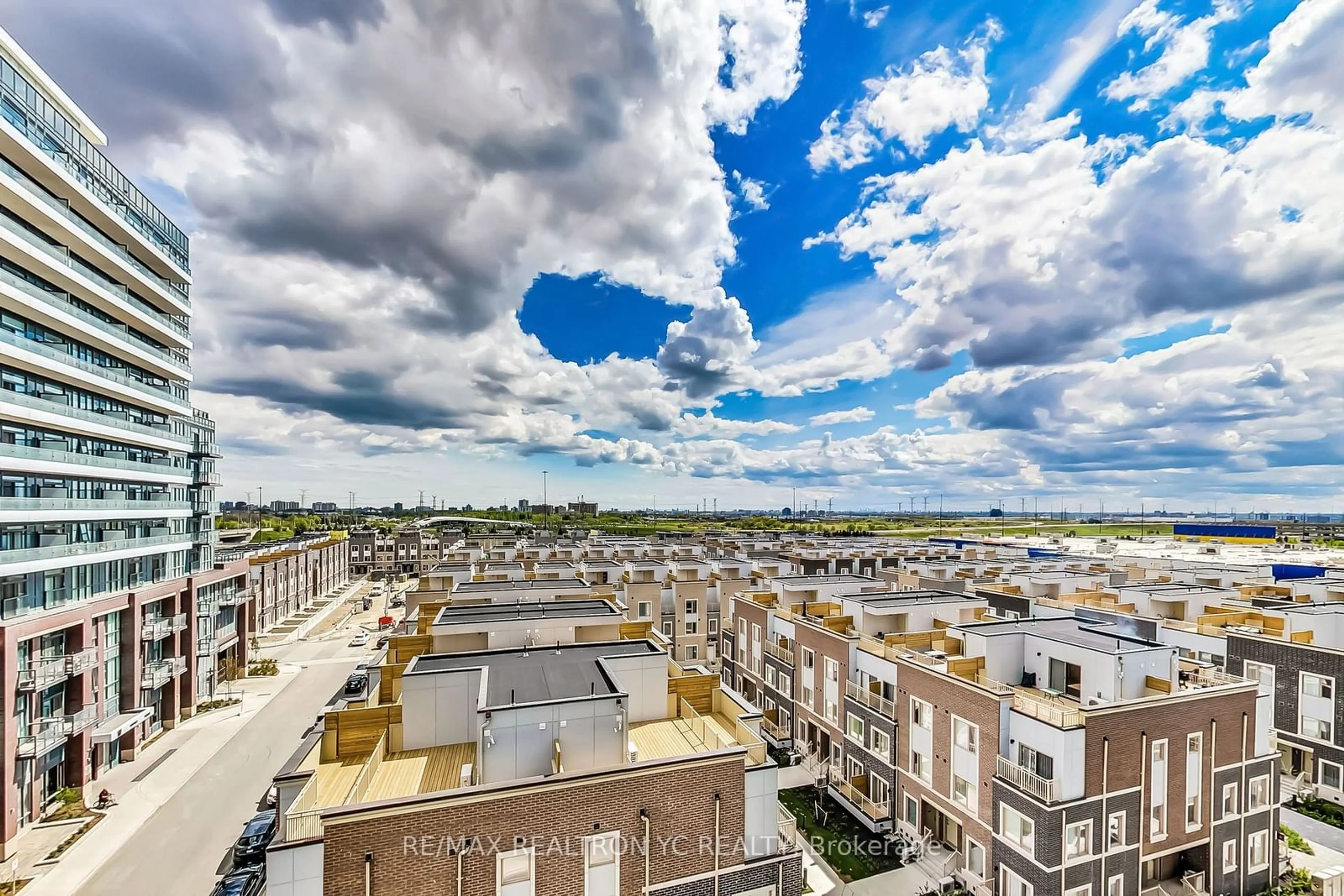 A pic from outside/outdoor area/front of a property/back of a property/a pic from drone, city buildings view from balcony for 38 Honeycrisp Cres #711, Vaughan Ontario L4K 0M8