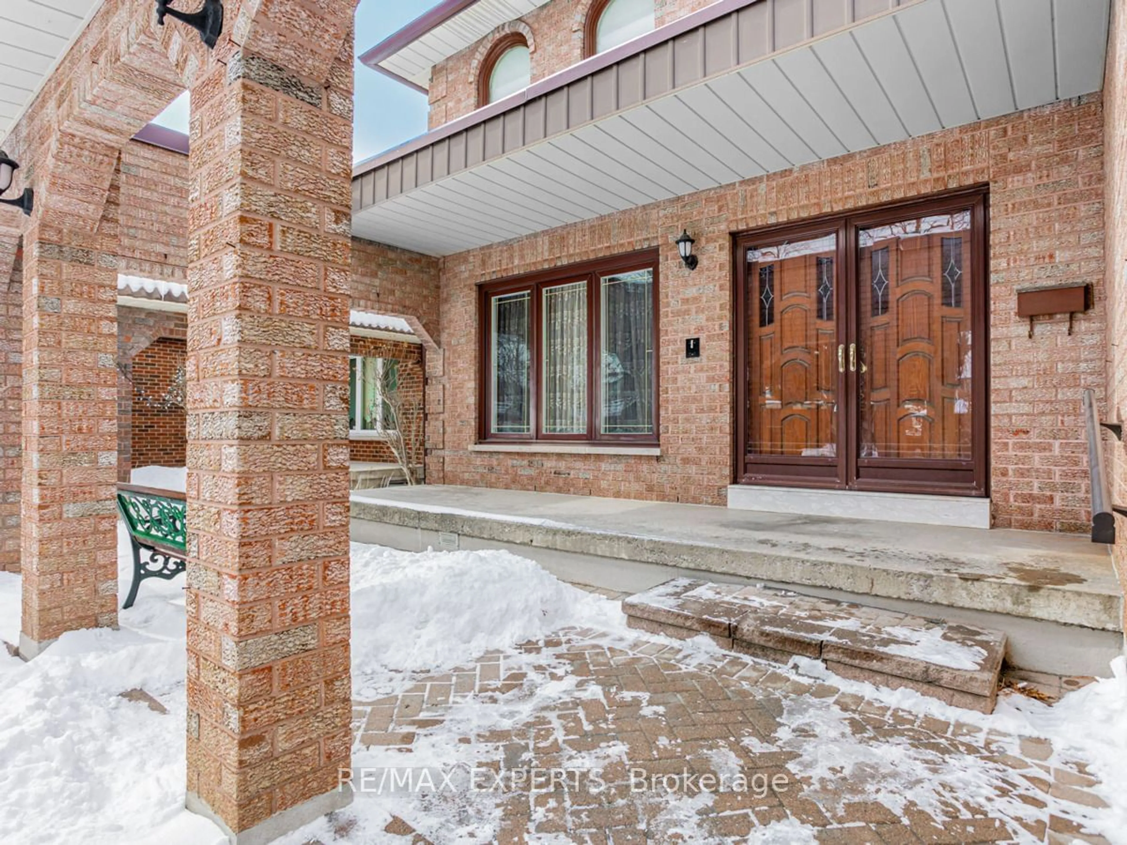 Indoor entryway for 12 Arrowhead Dr, Vaughan Ontario L4L 4A5