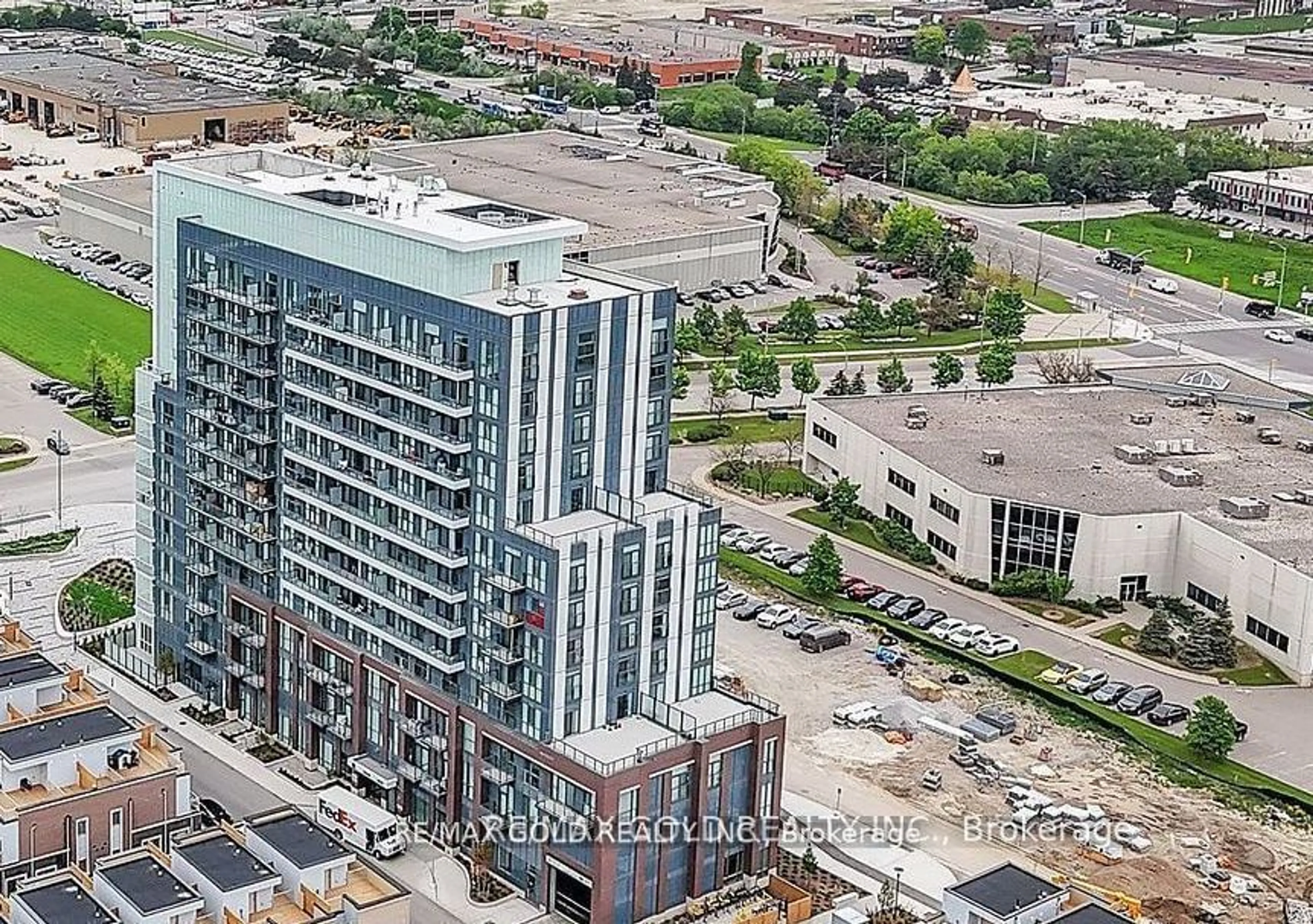 A pic from outside/outdoor area/front of a property/back of a property/a pic from drone, city buildings view from balcony for 60 Honeycrisp Cres #1116, Vaughan Ontario L4K 0N5