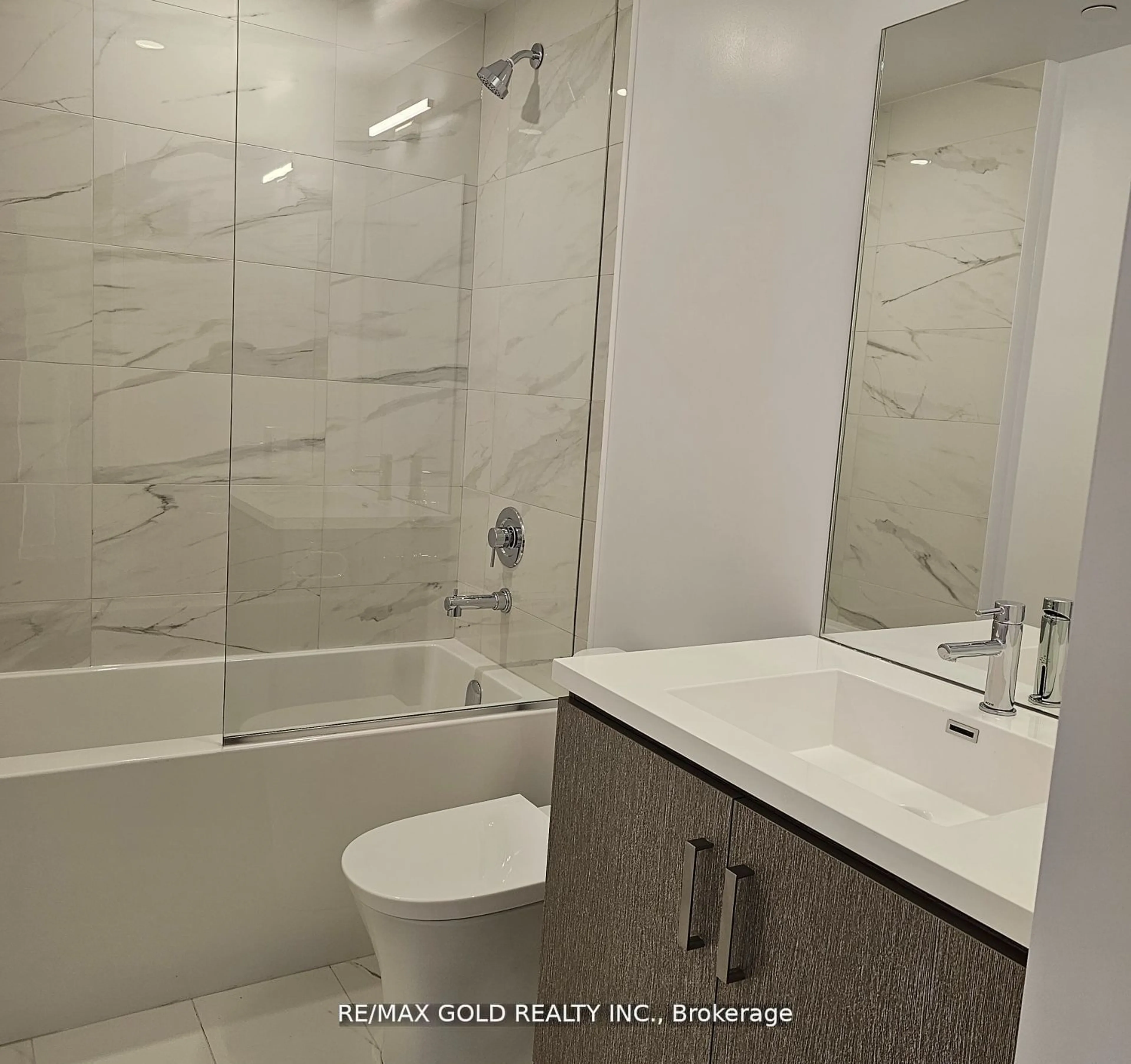 Standard bathroom, ceramic/tile floor for 60 Honeycrisp Cres #1116, Vaughan Ontario L4K 0N5