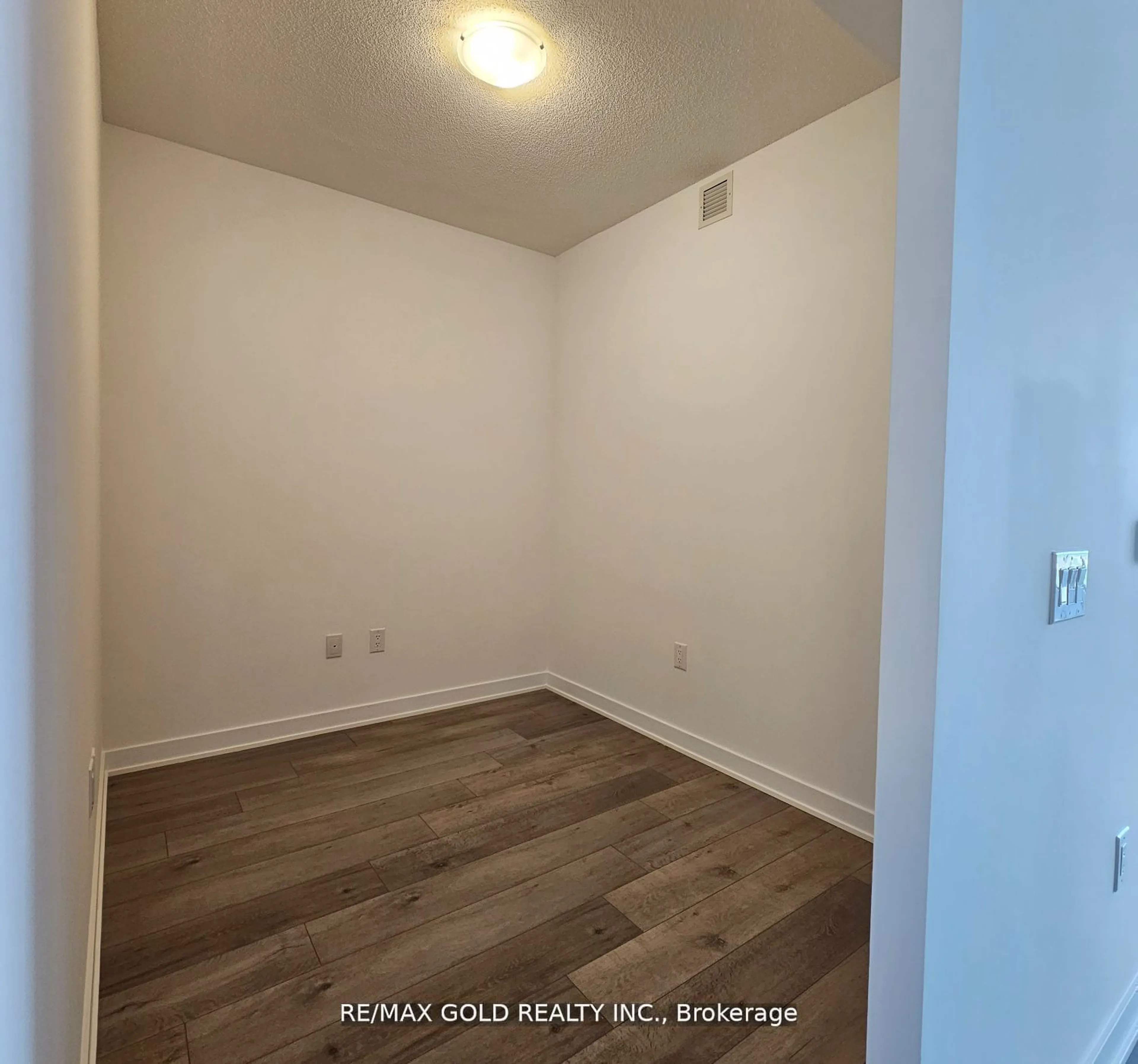 A pic of a room for 60 Honeycrisp Cres #1116, Vaughan Ontario L4K 0N5