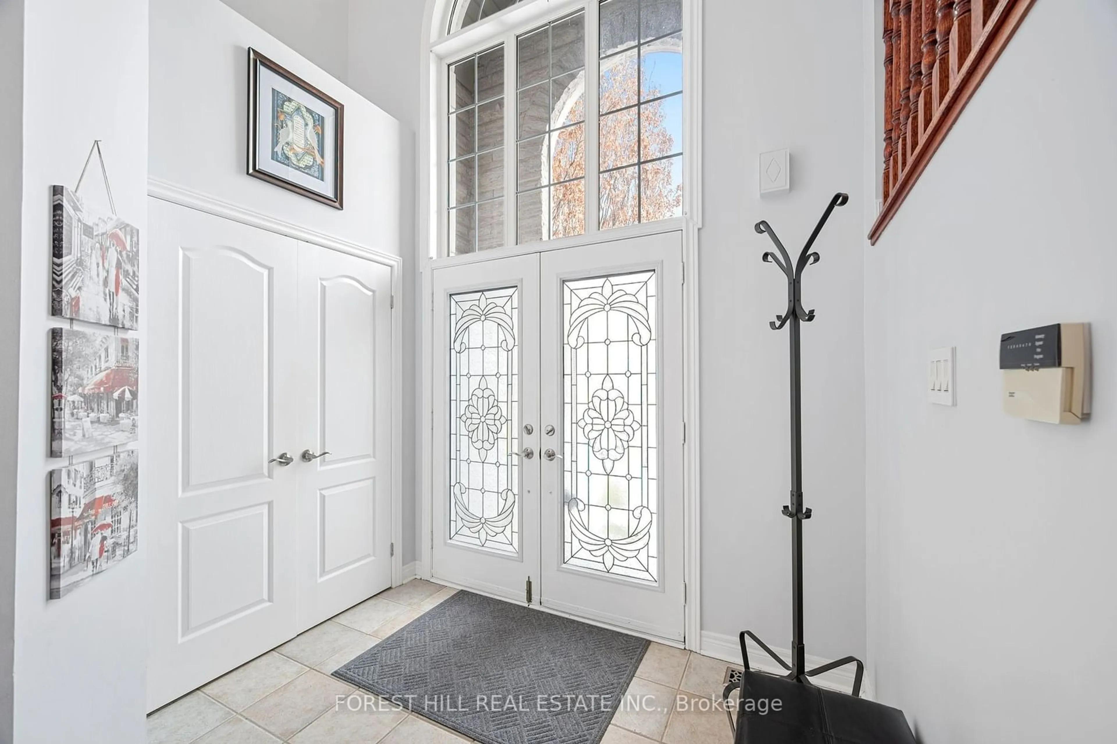 Indoor entryway for 34 Regal Pine Crt, Vaughan Ontario L6A 2M5