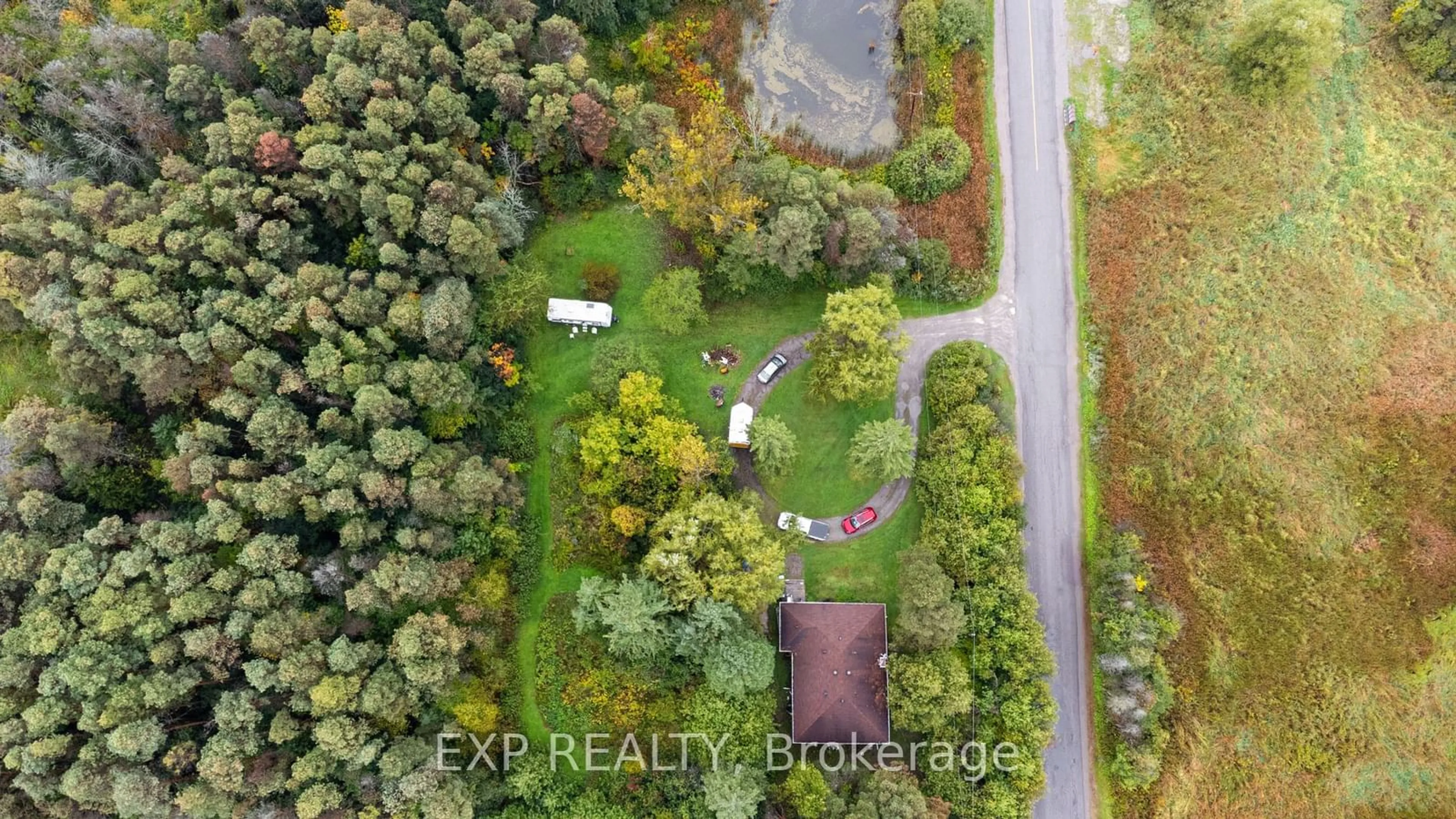 A pic from outside/outdoor area/front of a property/back of a property/a pic from drone, forest/trees view for 707 Foster Dr, Uxbridge Ontario L9P 1R2