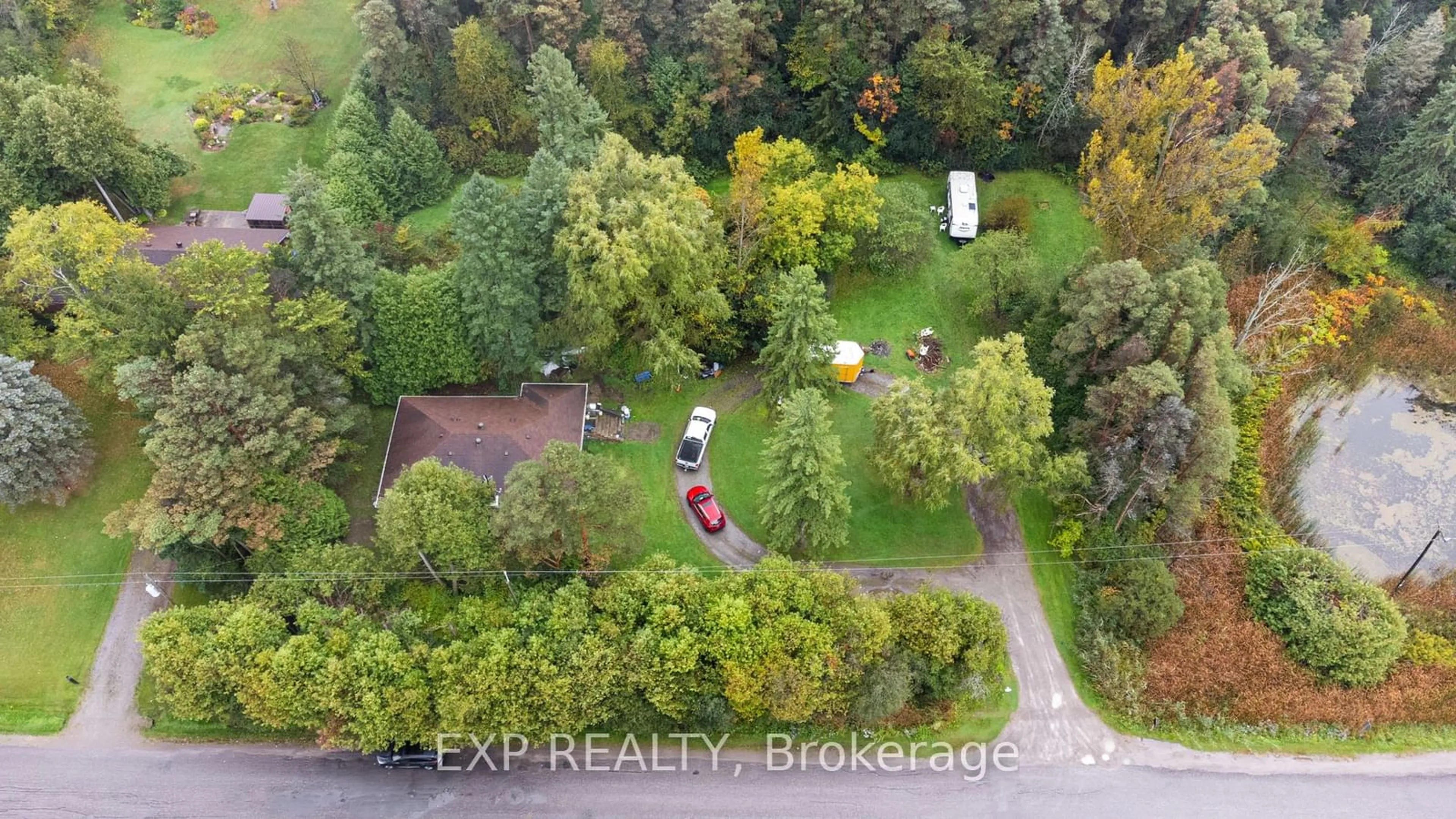 A pic from outside/outdoor area/front of a property/back of a property/a pic from drone, forest/trees view for 707 Foster Dr, Uxbridge Ontario L9P 1R2