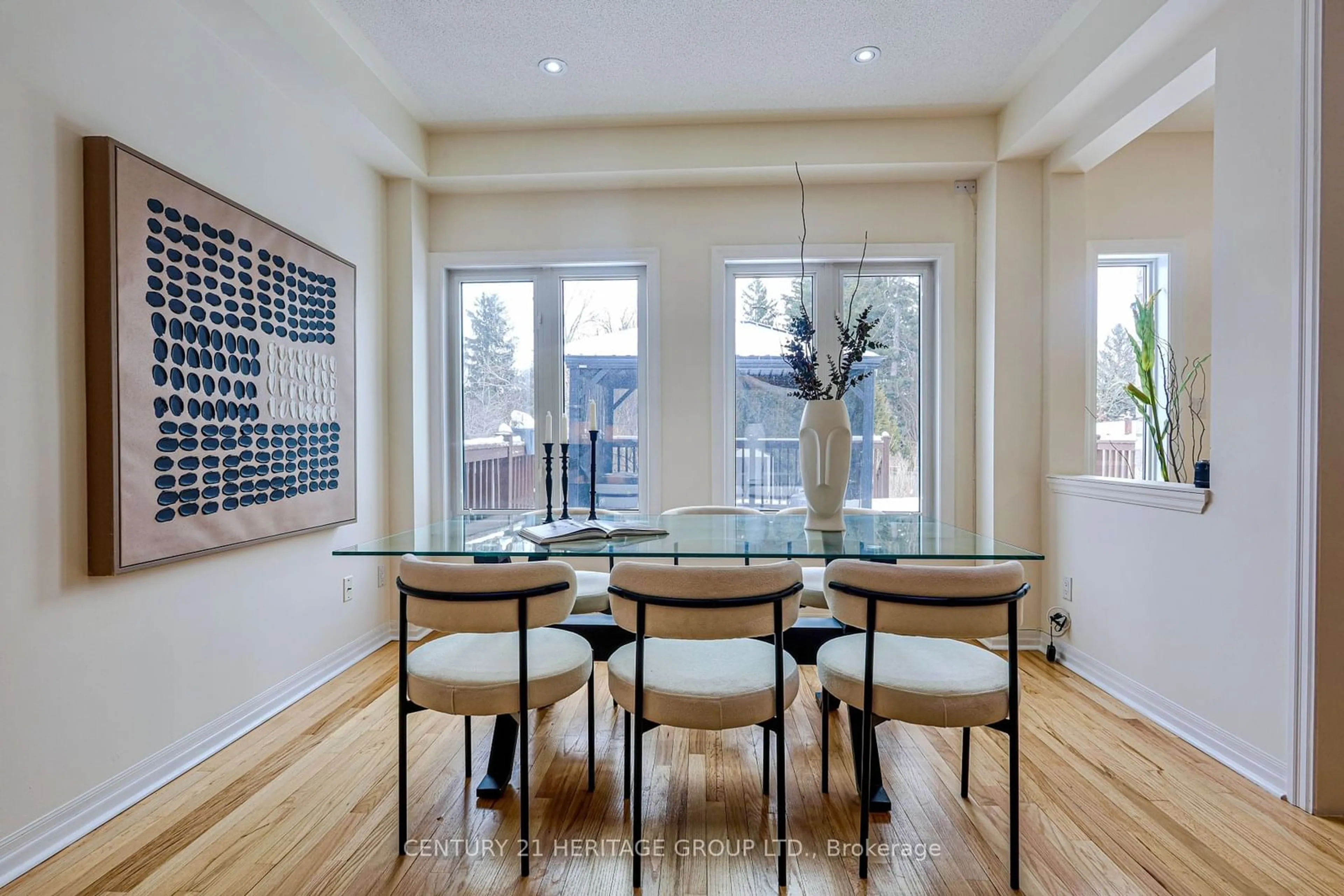 Dining room, wood/laminate floor for 9 Headwater Cres, Richmond Hill Ontario L4E 4G1