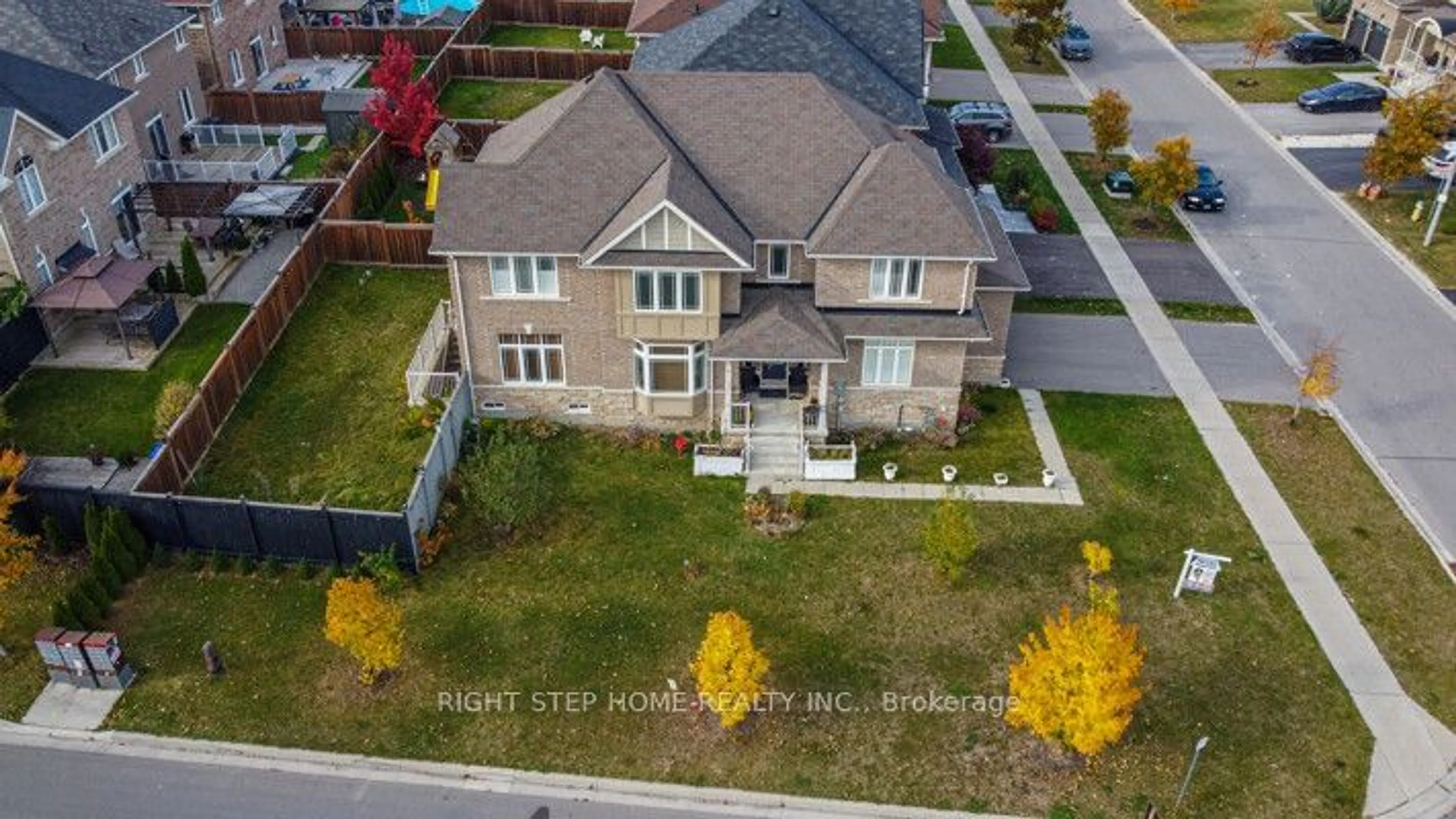 A pic from outside/outdoor area/front of a property/back of a property/a pic from drone, street for 29 Watson Dr, New Tecumseth Ontario L0G 1W0