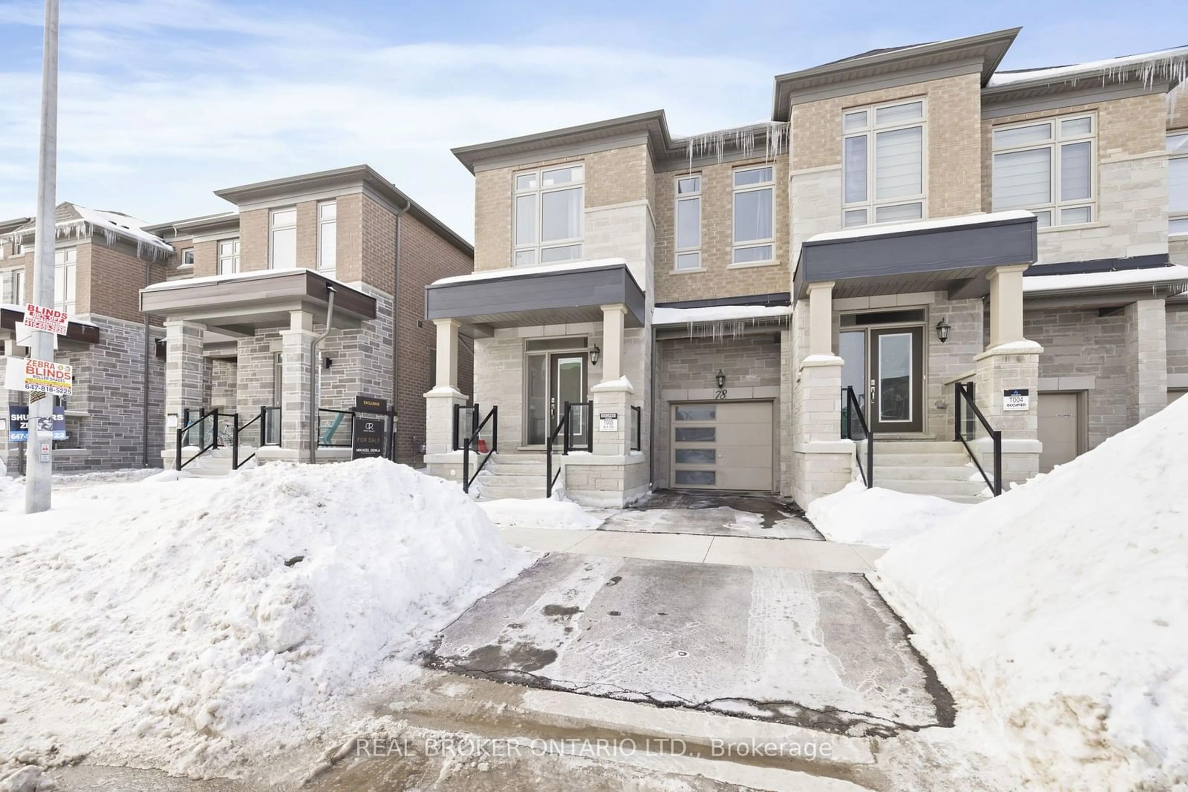 A pic from outside/outdoor area/front of a property/back of a property/a pic from drone, street for 78 Tempel St, Richmond Hill Ontario L4E 1K6