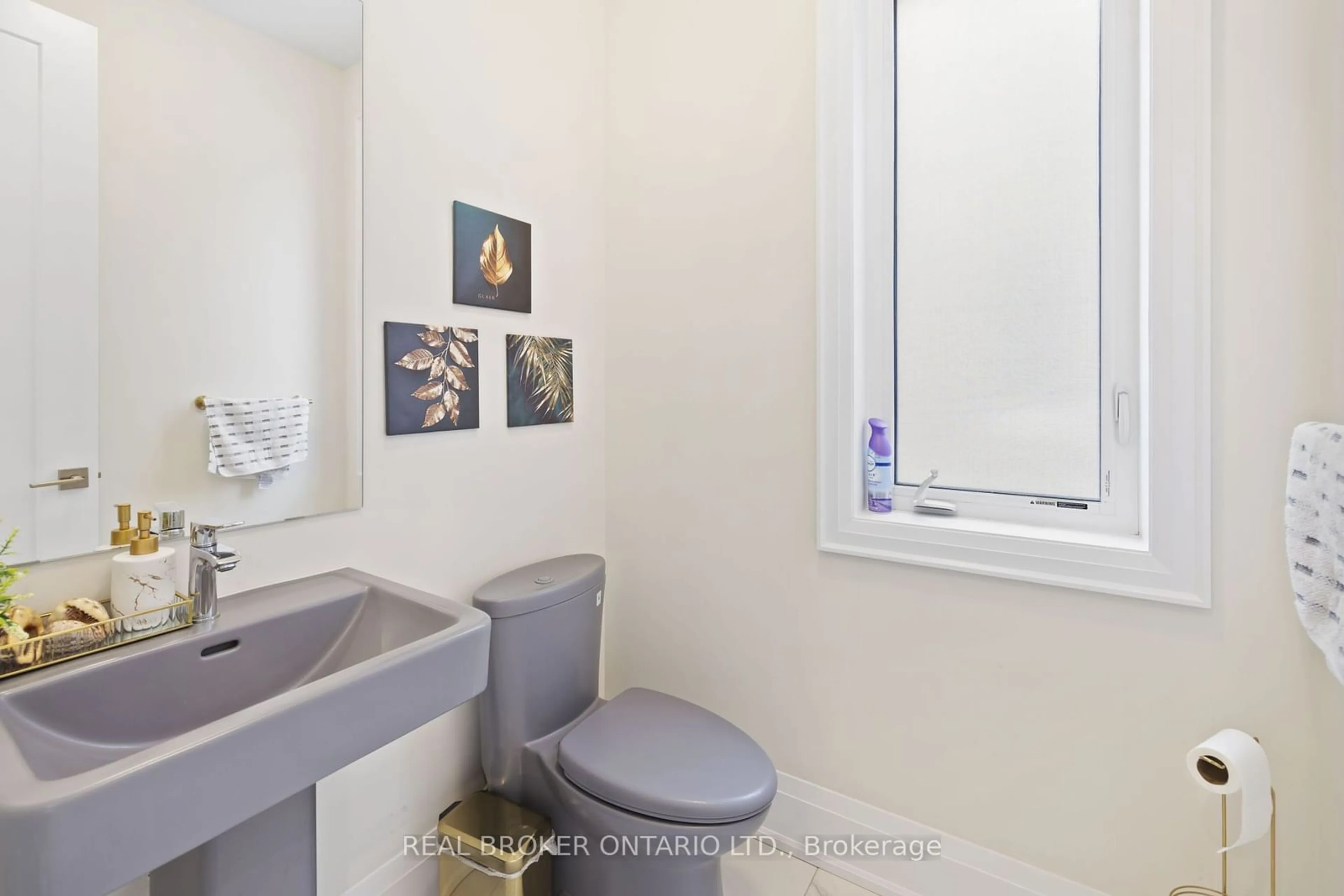 Standard bathroom, unknown for 78 Tempel St, Richmond Hill Ontario L4E 1K6