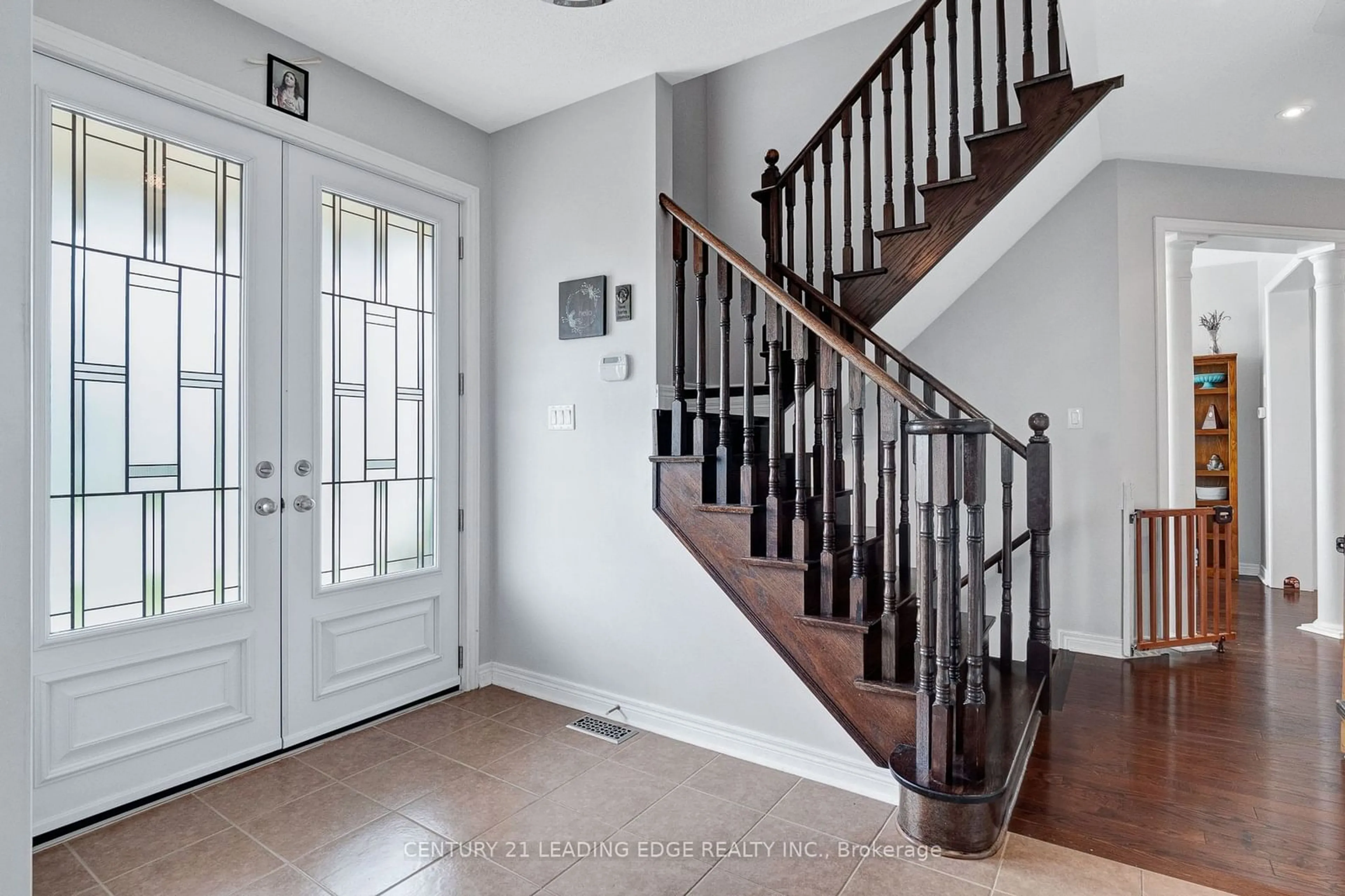 Indoor entryway for 3 Sweetner Dr, Whitchurch-Stouffville Ontario L4A 0T3