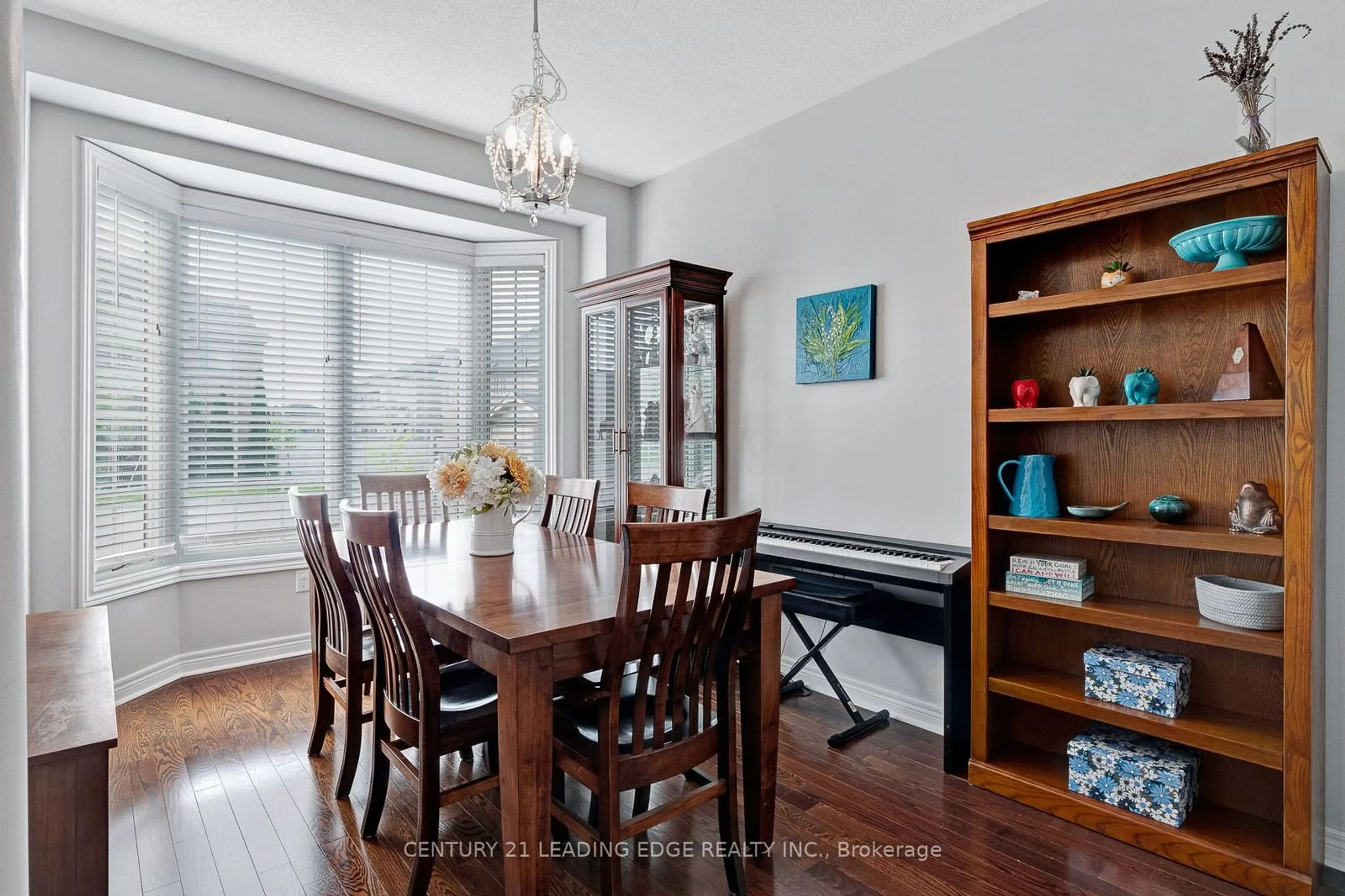 Dining room, wood/laminate floor for 3 Sweetner Dr, Whitchurch-Stouffville Ontario L4A 0T3