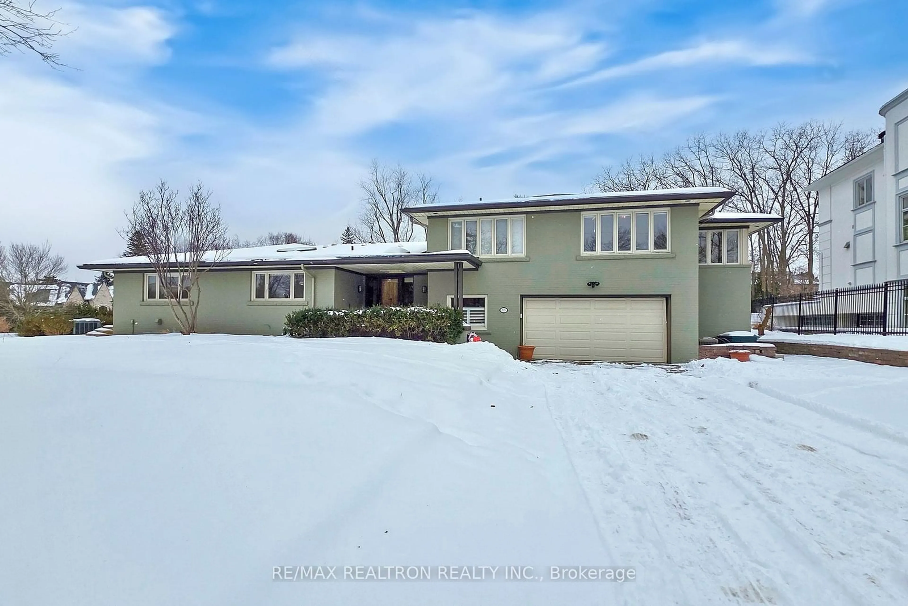 A pic from outside/outdoor area/front of a property/back of a property/a pic from drone, unknown for 10 Thornbank Rd, Vaughan Ontario L4J 2A2