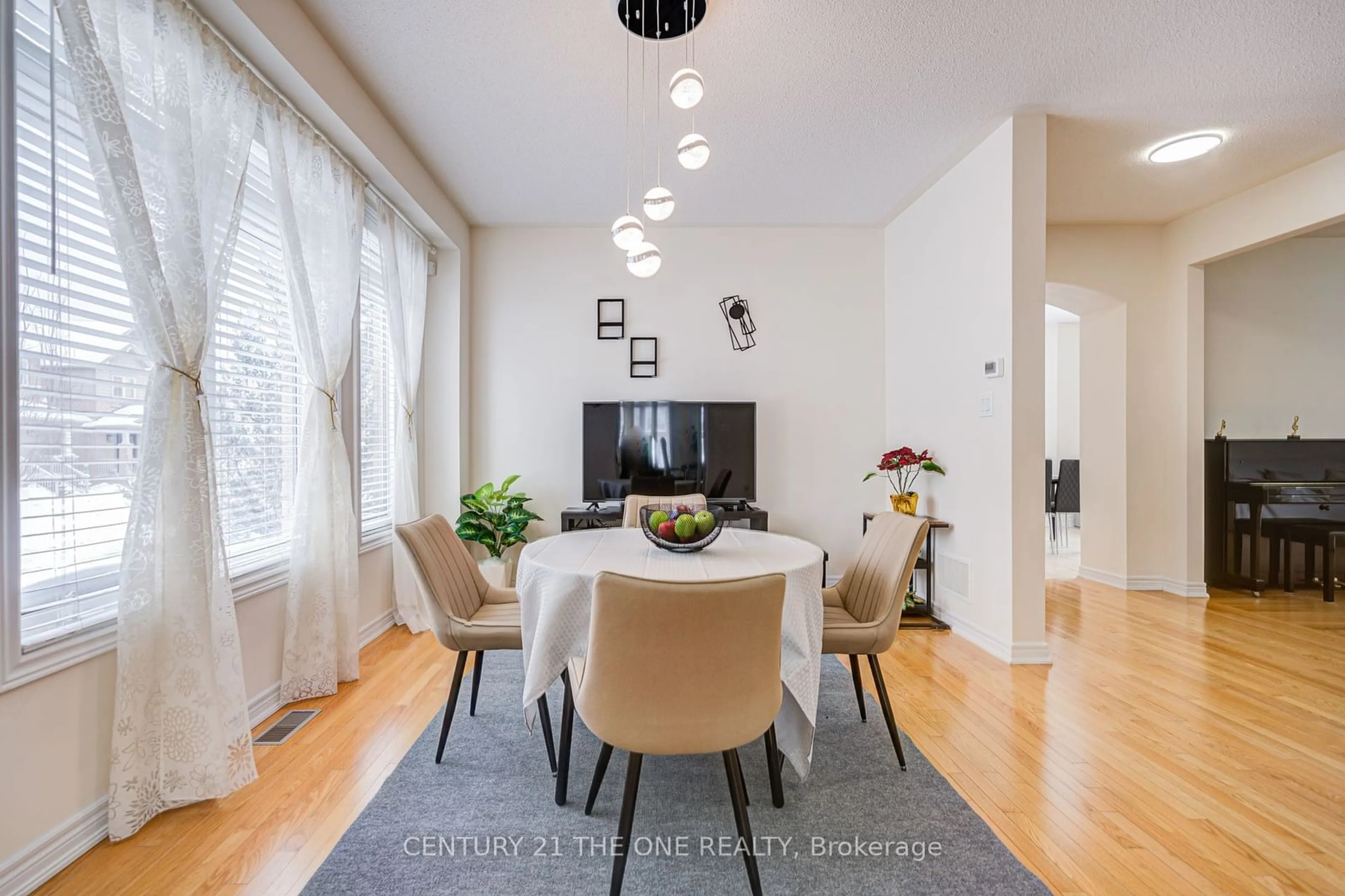 Dining room, wood/laminate floor for 76 Bowkett Dr, Richmond Hill Ontario L4E 0J6