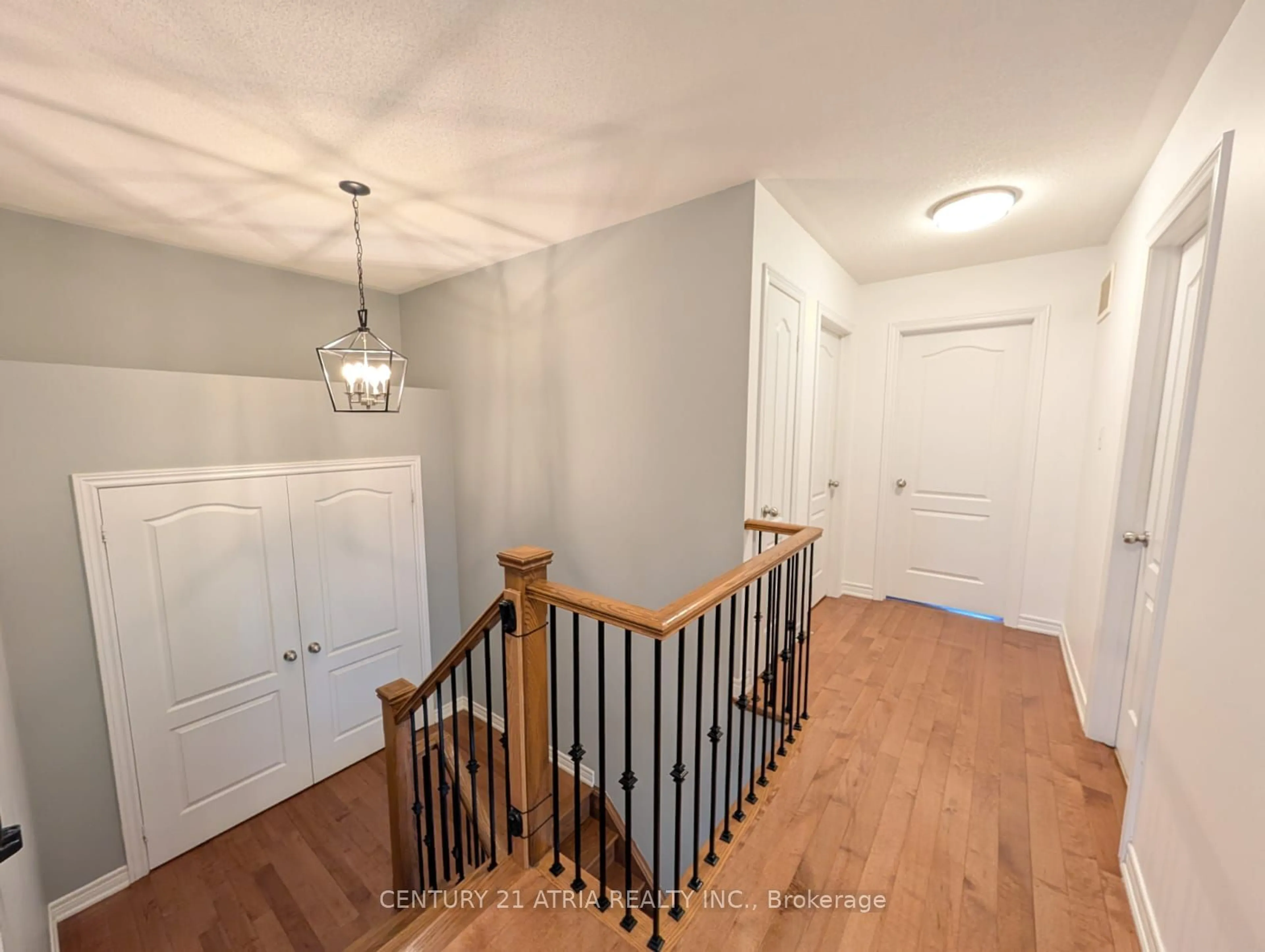 Indoor entryway for 1 Azimuth Lane, Whitchurch-Stouffville Ontario L4A 0W5