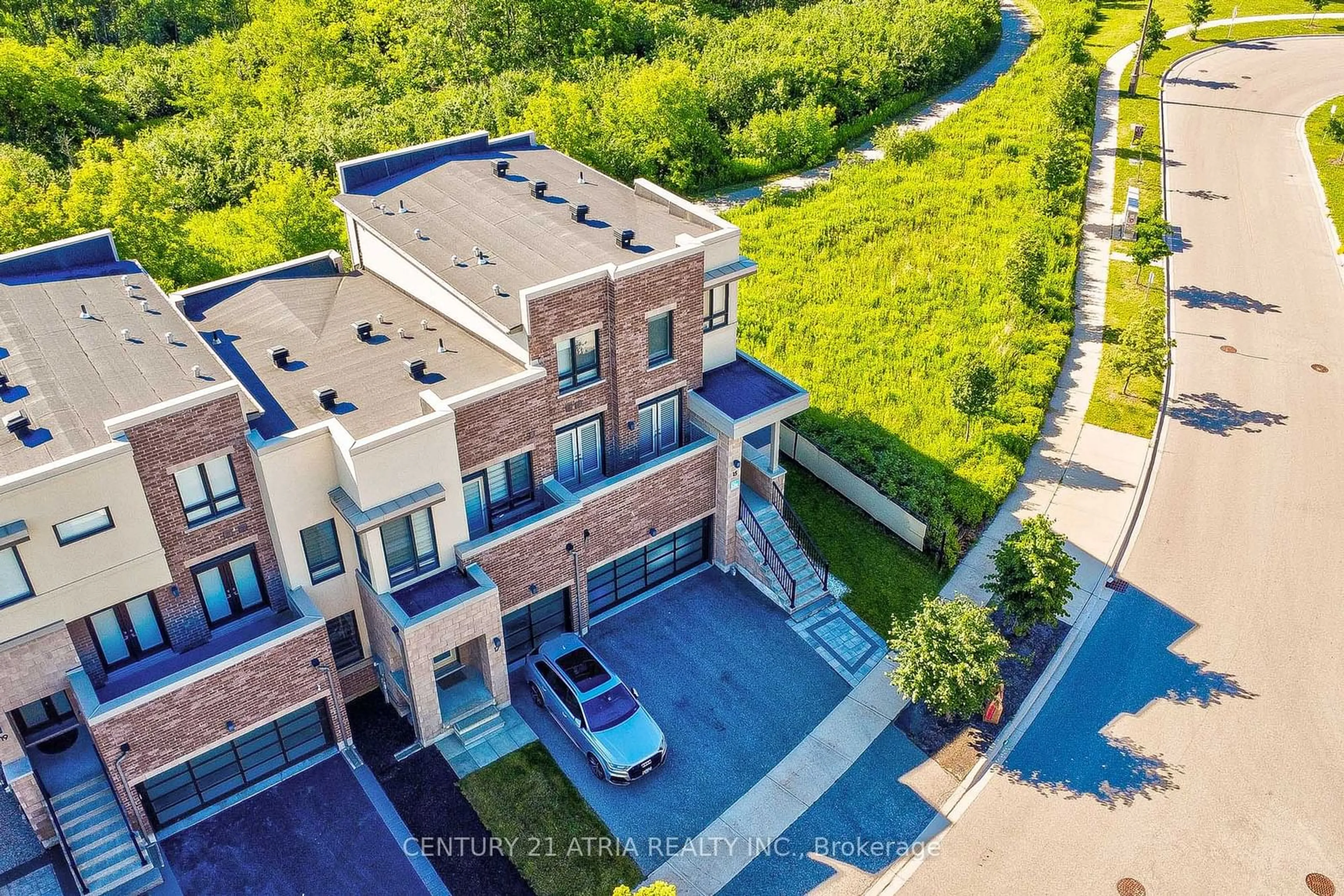 A pic from outside/outdoor area/front of a property/back of a property/a pic from drone, street for 15 Anchusa Dr, Richmond Hill Ontario L4E 5B6