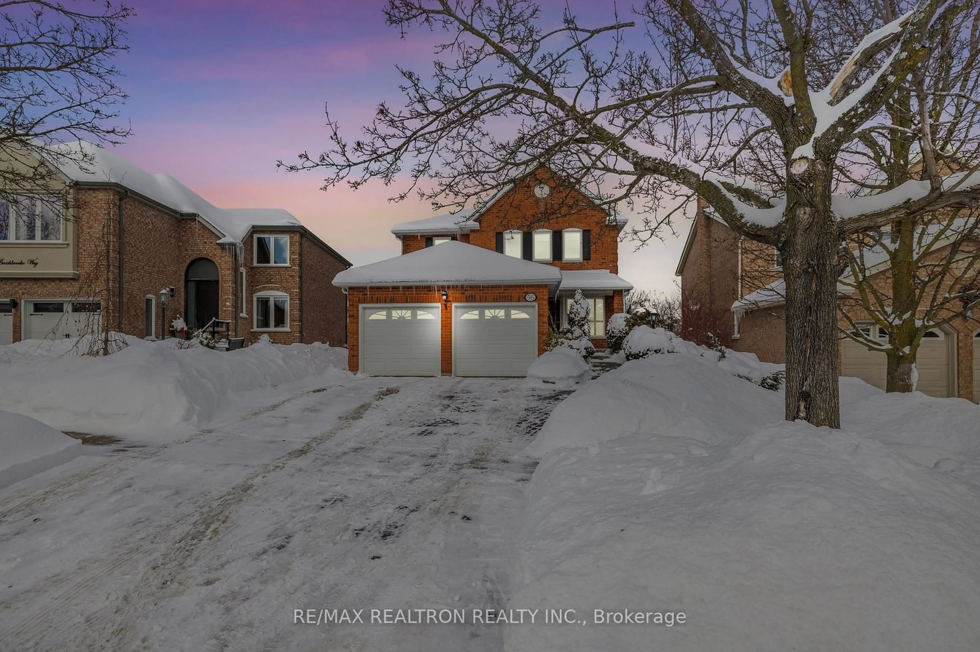 A pic from outside/outdoor area/front of a property/back of a property/a pic from drone, street for 56 Beechbrooke Way, Aurora Ontario L4G 6N7