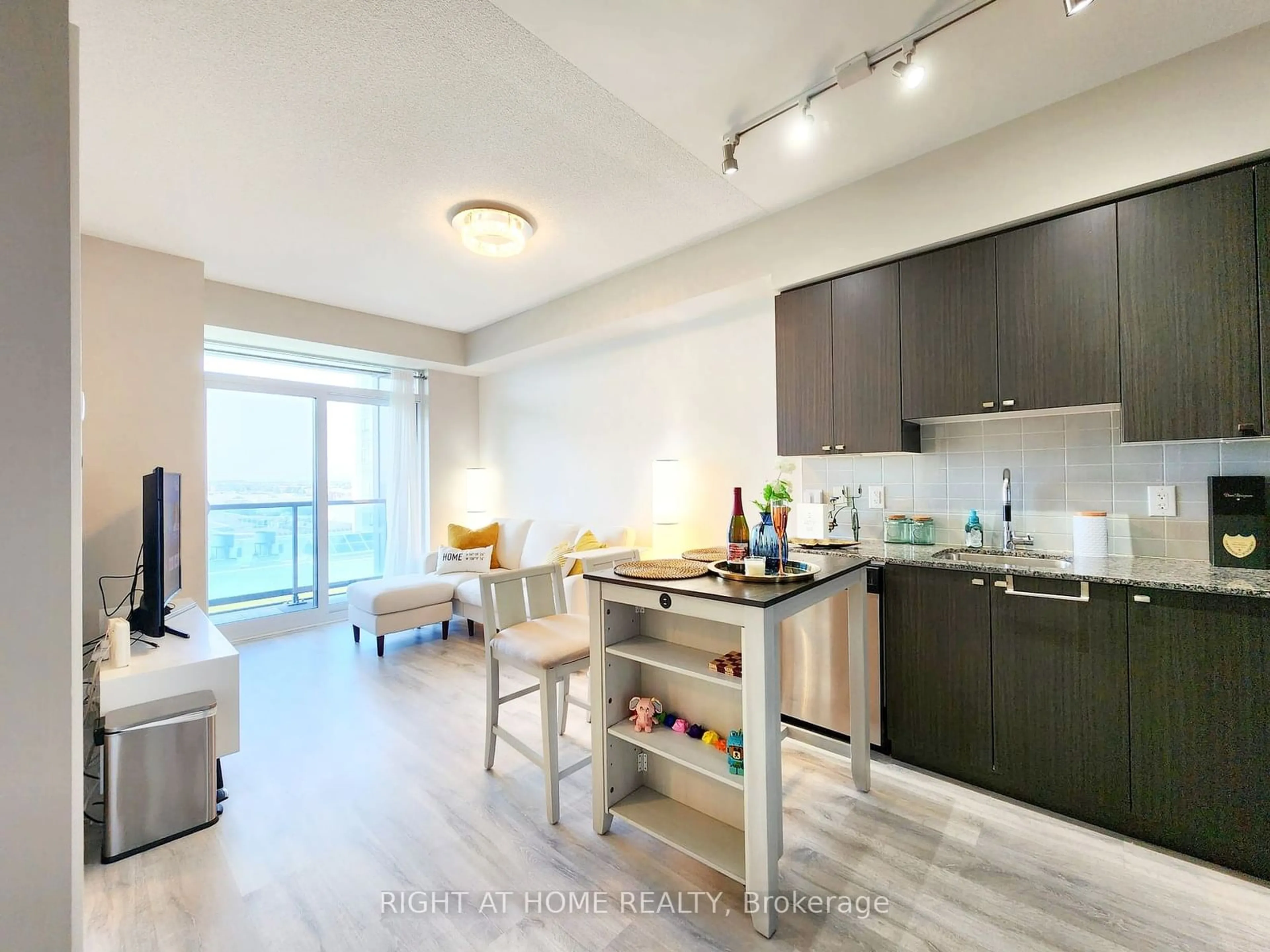 Open concept kitchen, unknown for 3700 Highway 7 Rd #510, Vaughan Ontario L4L 0G8