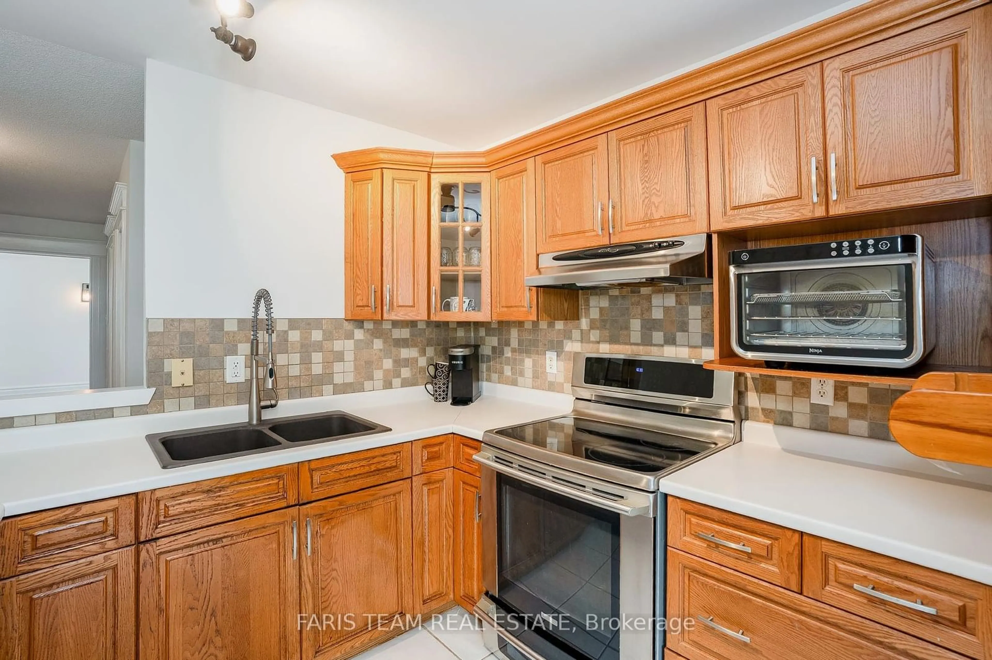 Standard kitchen, ceramic/tile floor for 3801 Guest Rd, Innisfil Ontario L9S 2S8