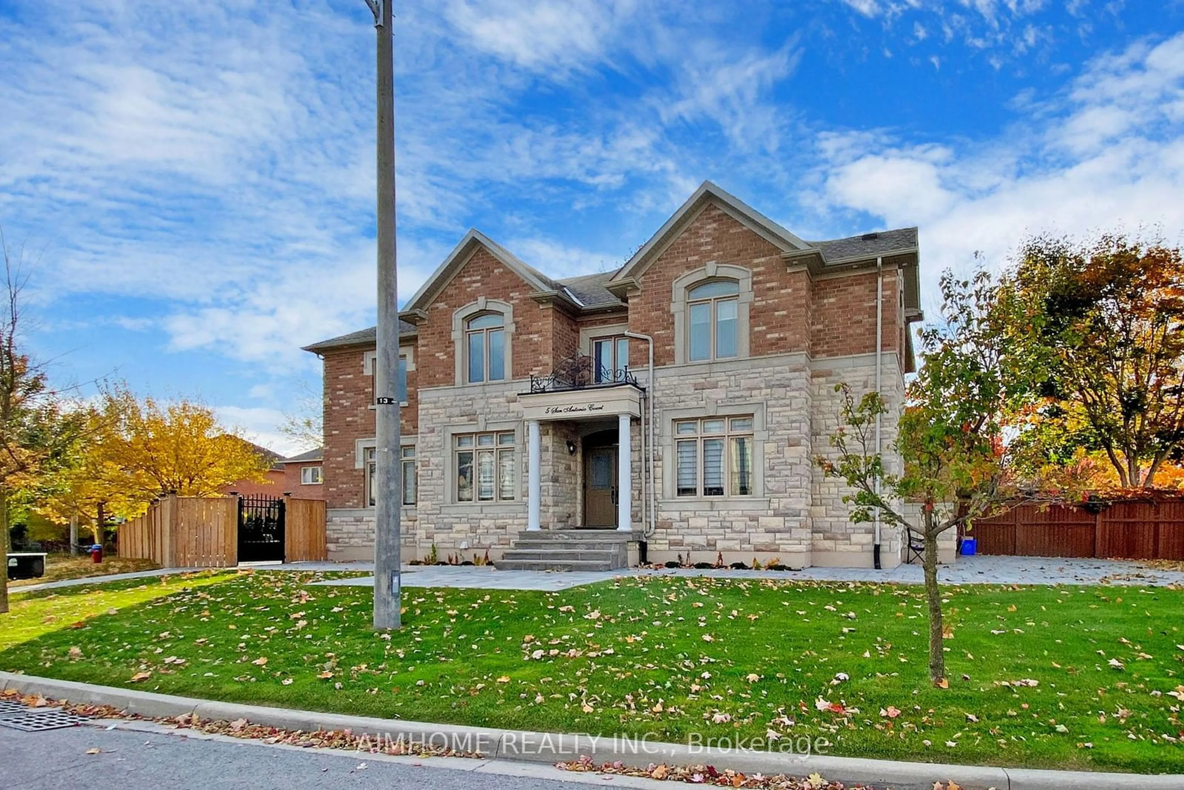 Home with brick exterior material, street for 5 San Antonio Crt, Richmond Hill Ontario L4E 4A8