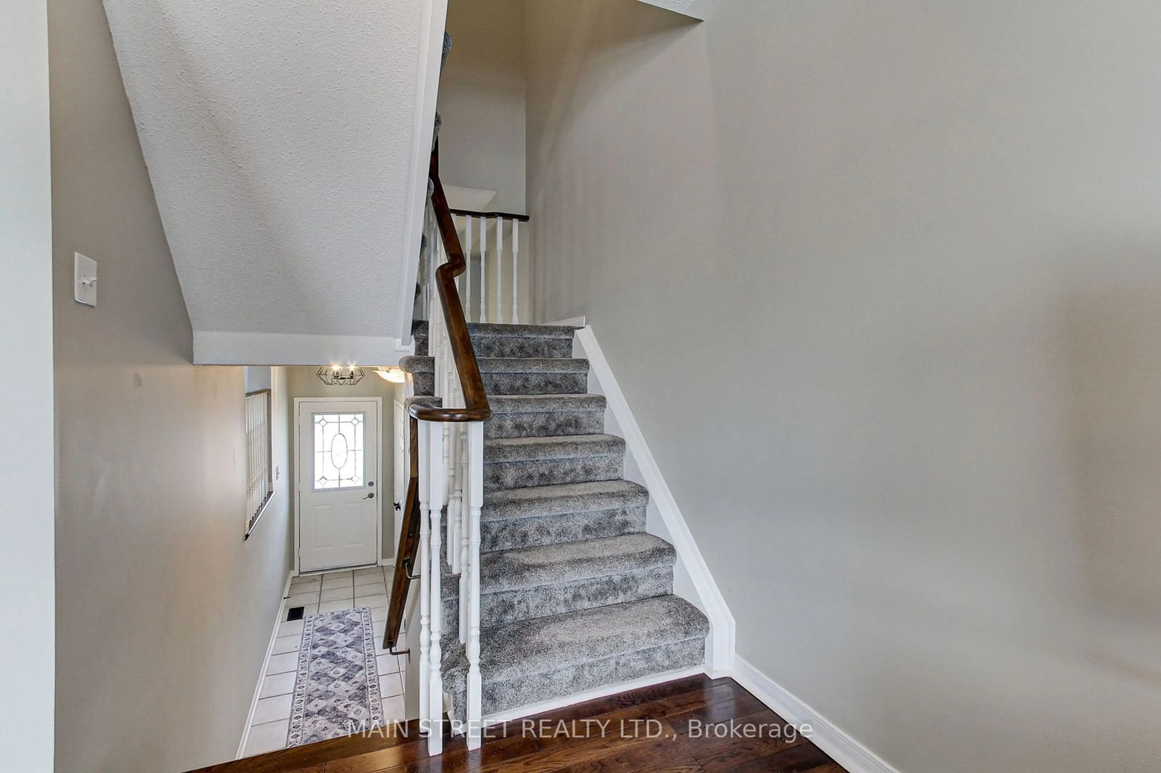 Stairs for 75 Baywell Cres, Aurora Ontario L4G 7N4