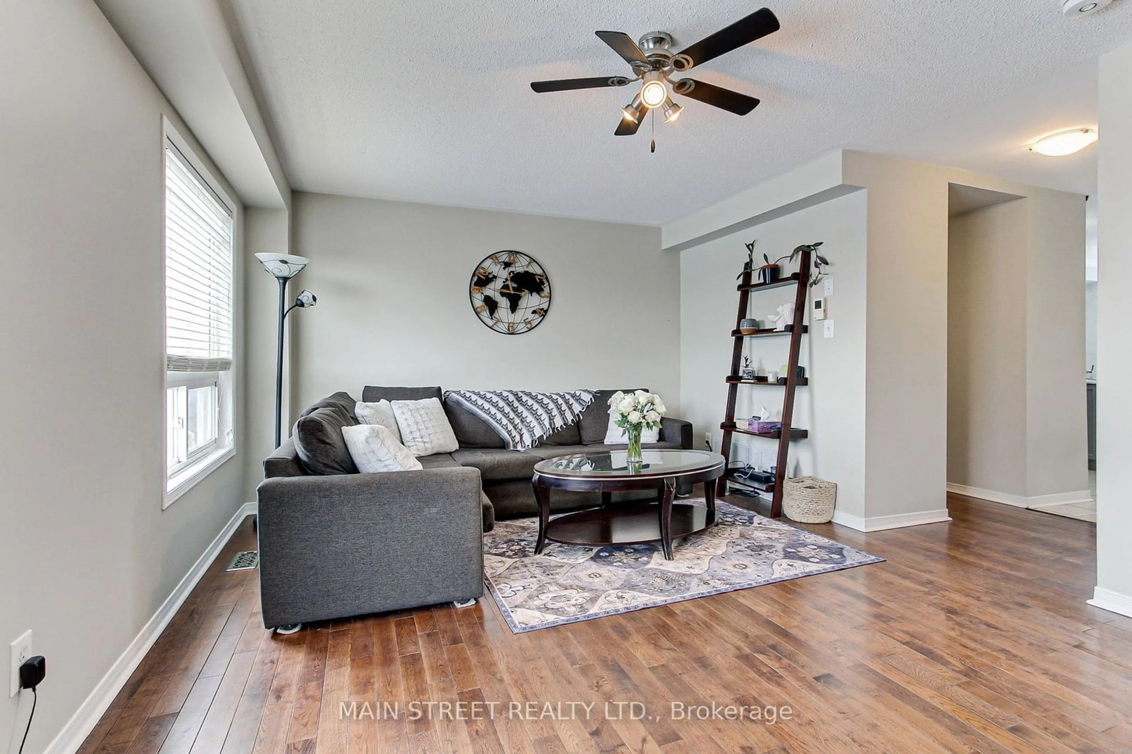 Living room with furniture, wood/laminate floor for 75 Baywell Cres, Aurora Ontario L4G 7N4