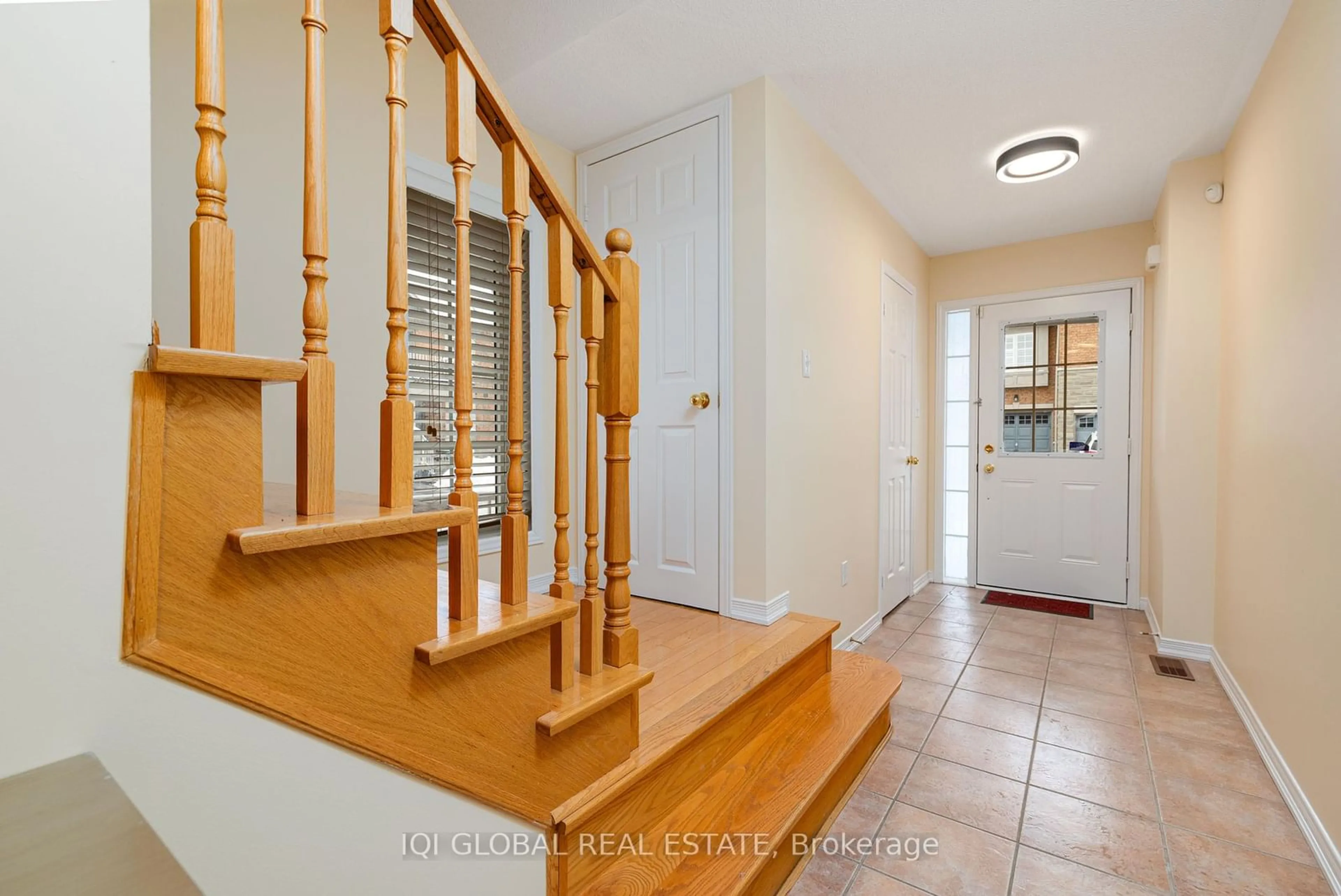 Indoor entryway for 53 Thoroughbred Way, Markham Ontario L6C 0B7