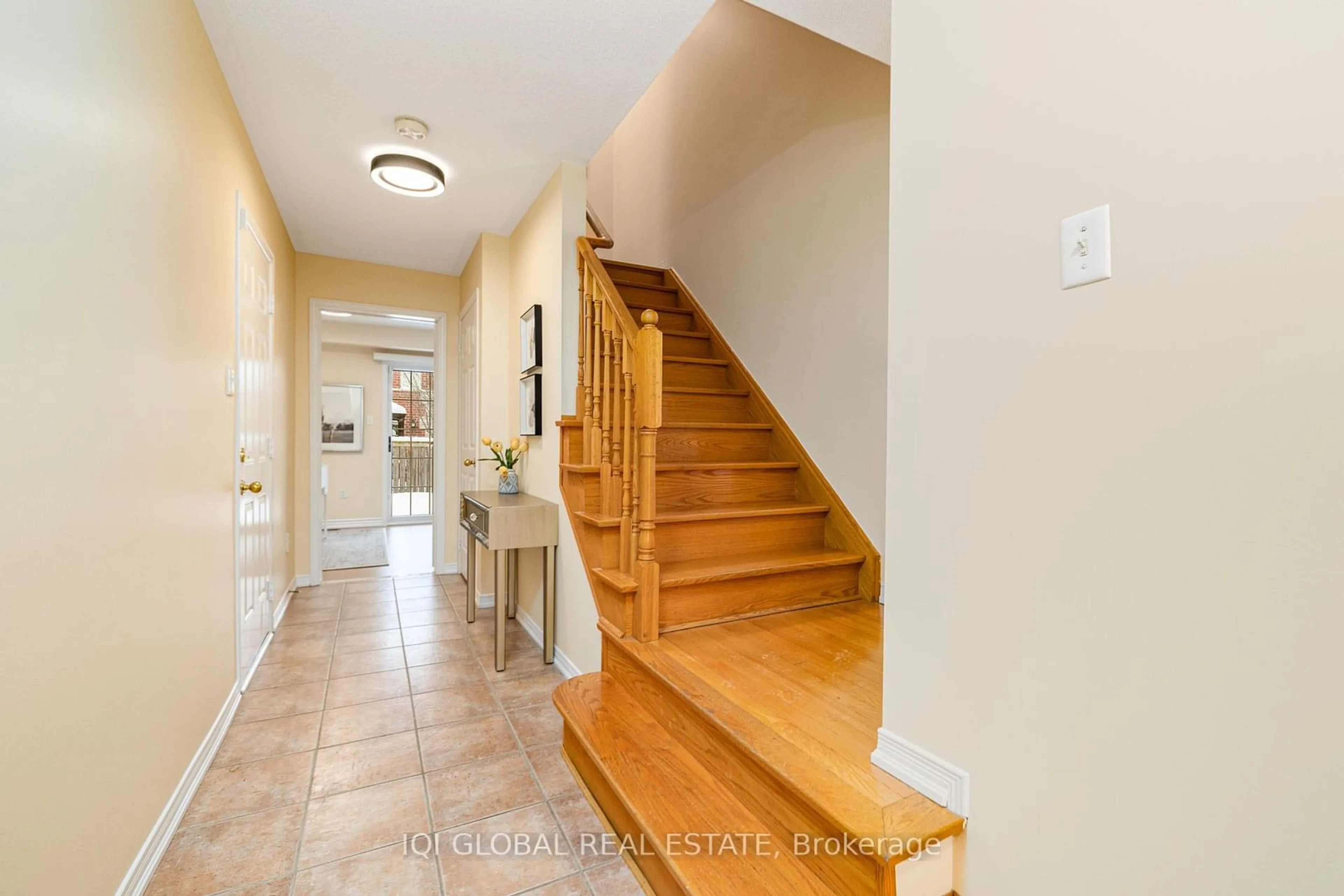 Indoor entryway for 53 Thoroughbred Way, Markham Ontario L6C 0B7