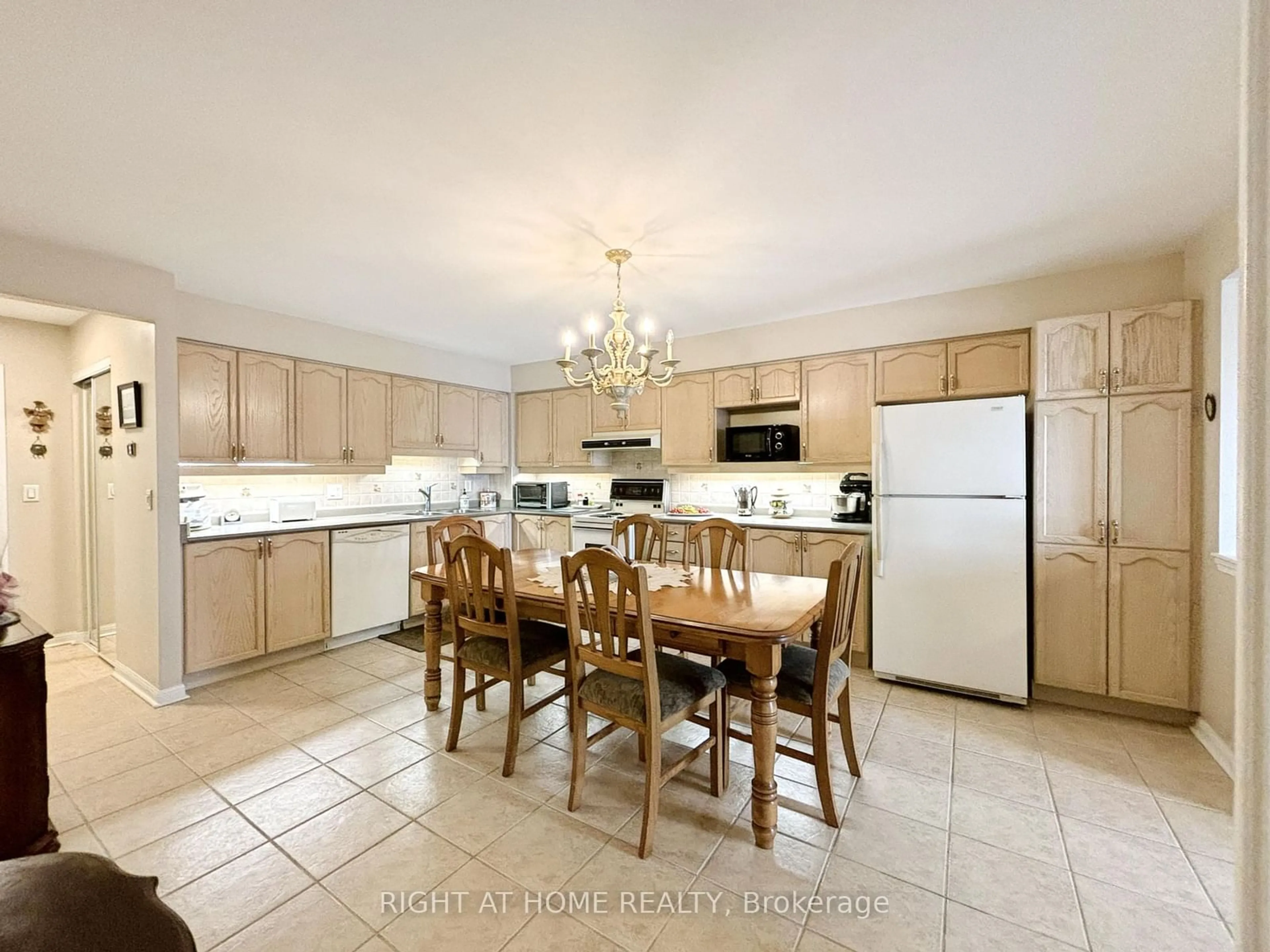 Open concept kitchen, ceramic/tile floor for 2500 Rutherford Rd #211, Vaughan Ontario L4K 5N7