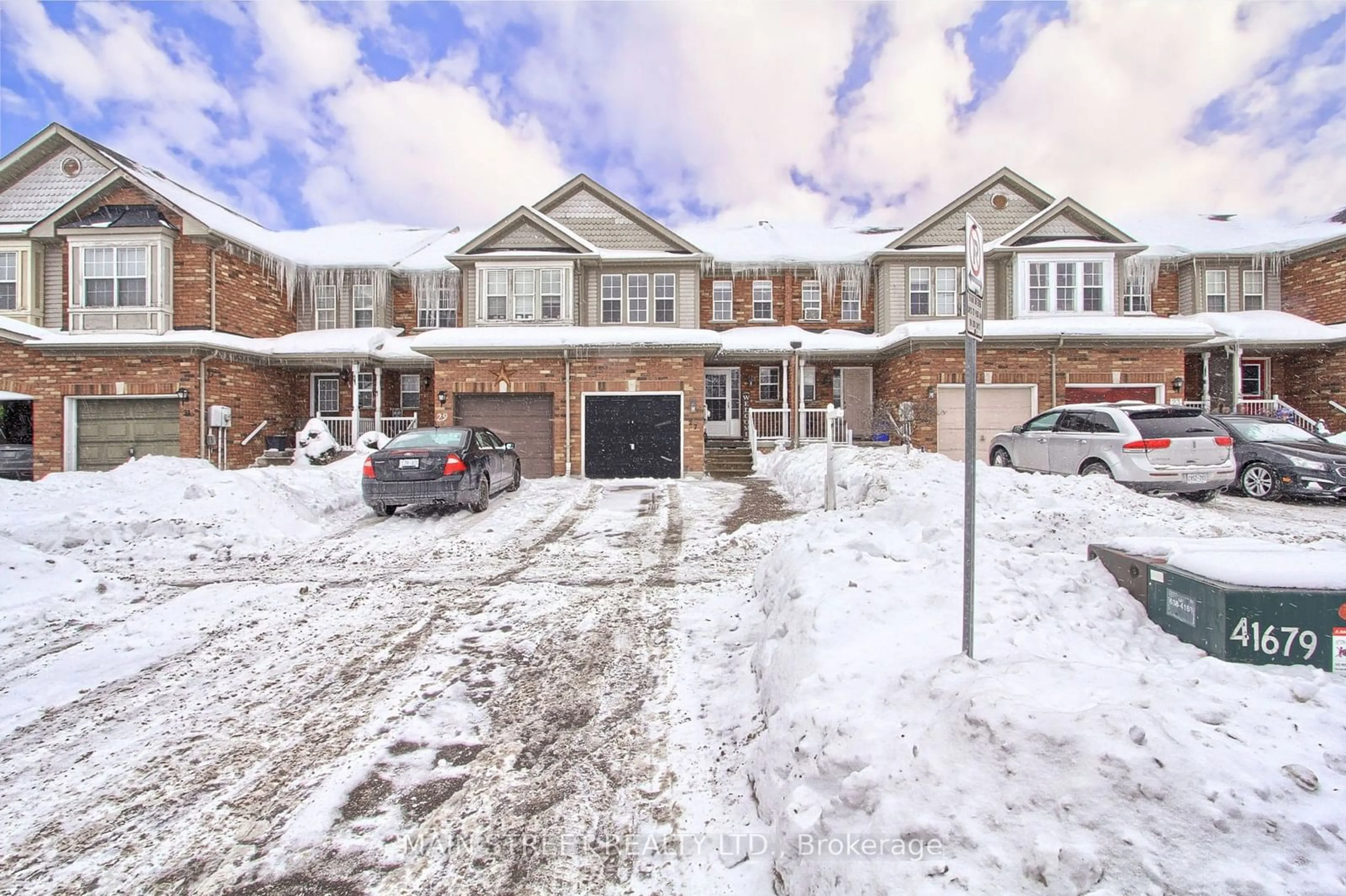 A pic from outside/outdoor area/front of a property/back of a property/a pic from drone, street for 27 Crittenden Dr, Georgina Ontario L4P 4E7