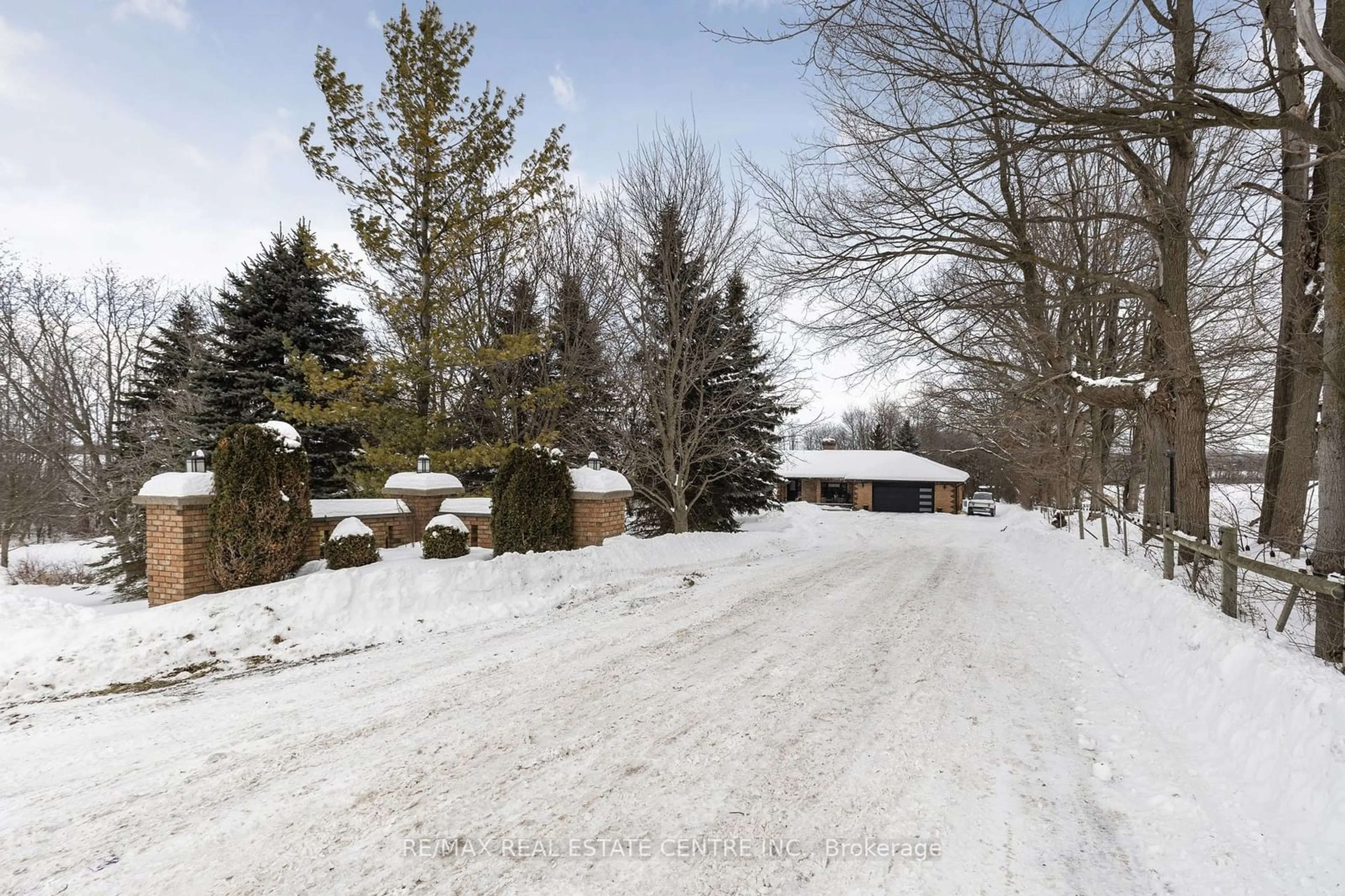 A pic from outside/outdoor area/front of a property/back of a property/a pic from drone, street for 17356 10th Conc, King Ontario L0G 1T0