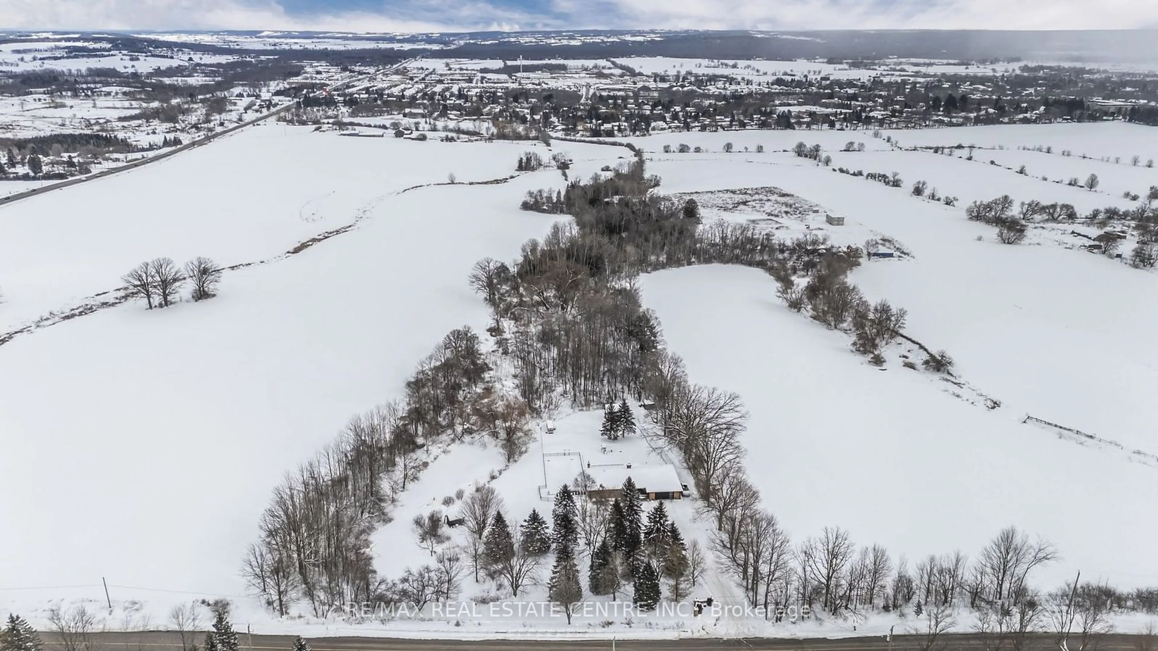 A pic from outside/outdoor area/front of a property/back of a property/a pic from drone, unknown for 17356 10th Conc, King Ontario L0G 1T0