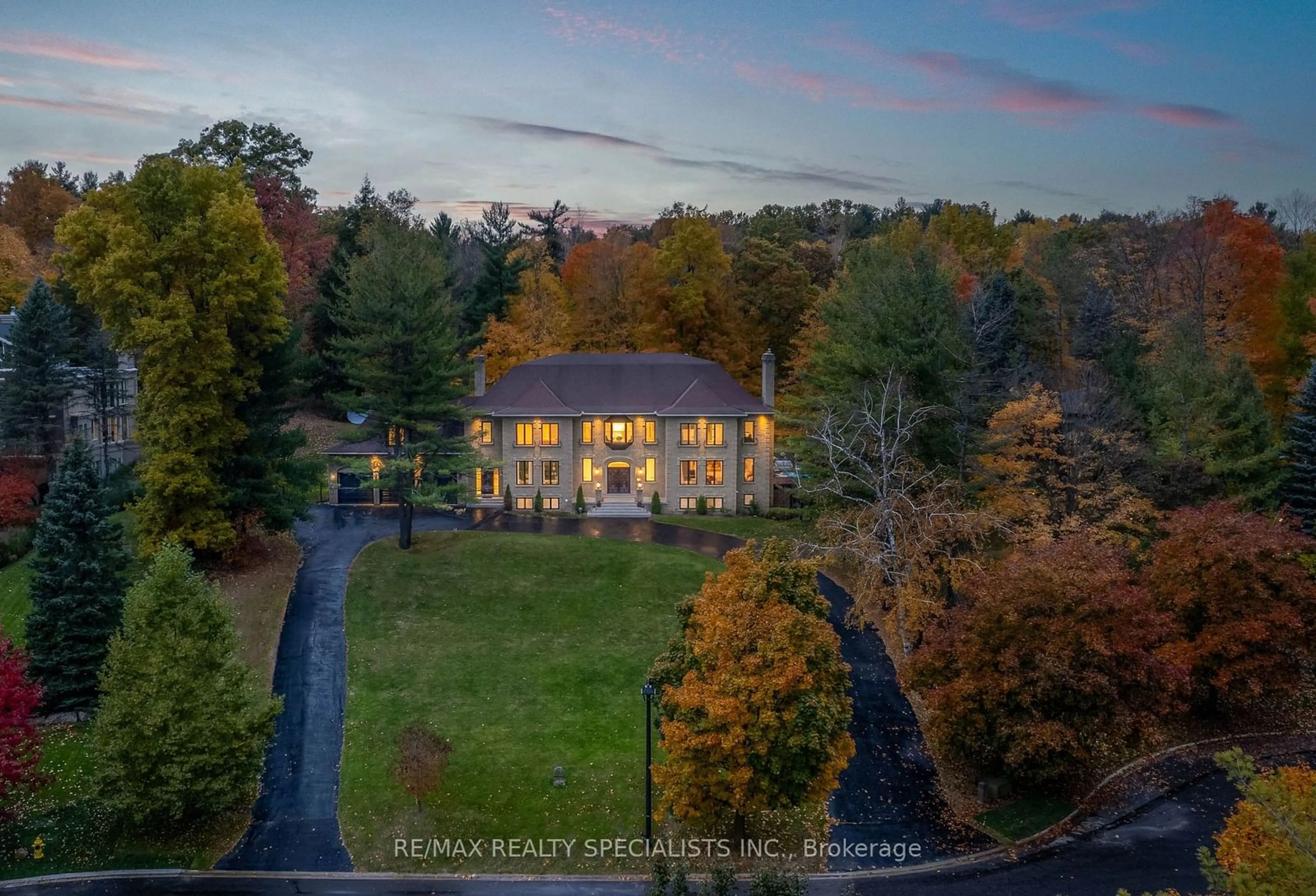 A pic from outside/outdoor area/front of a property/back of a property/a pic from drone, unknown for 62 Silver Fox Pl, Vaughan Ontario L6A 1G2