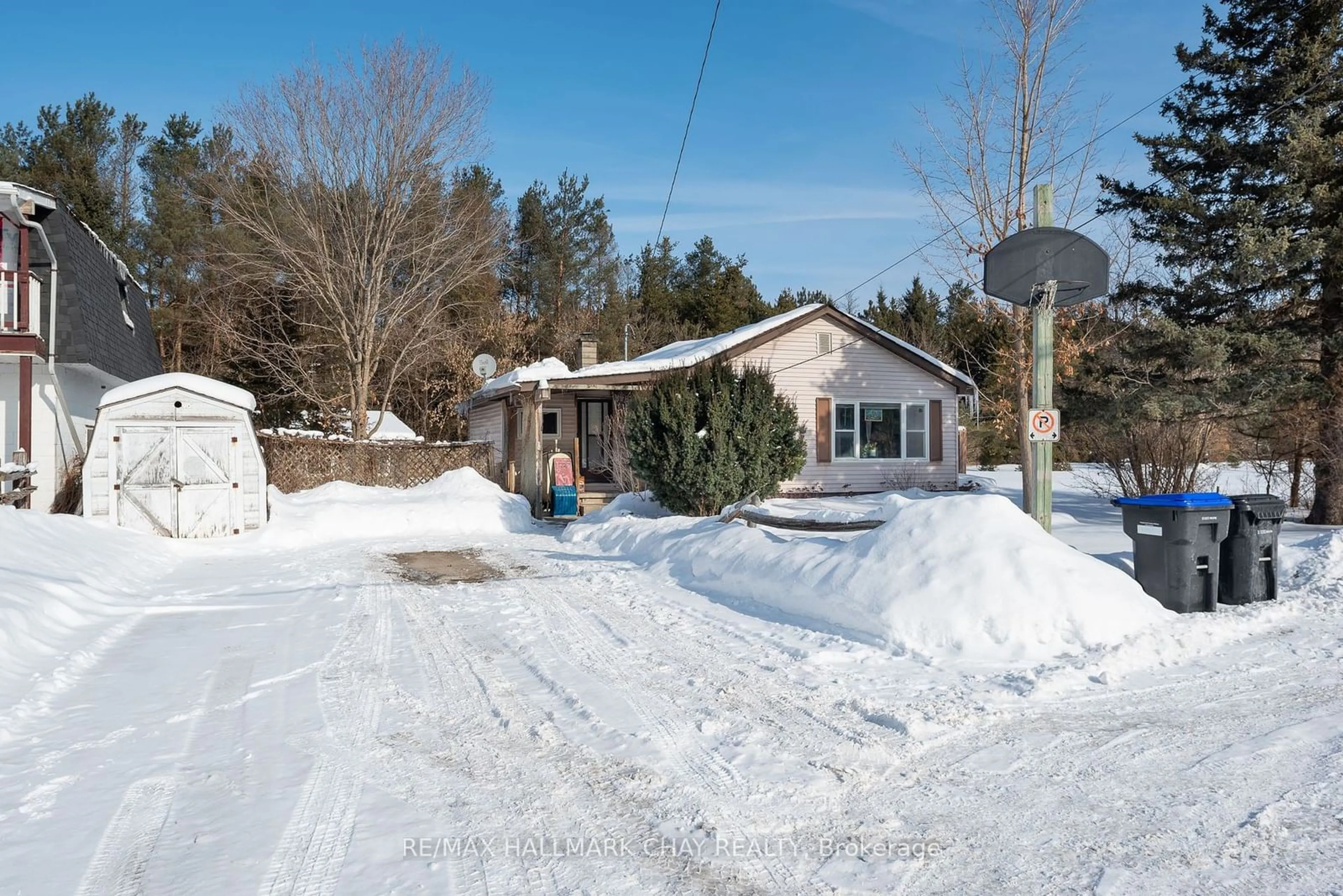 Patio, street for 343 Mill St, Essa Ontario L0M 1B1