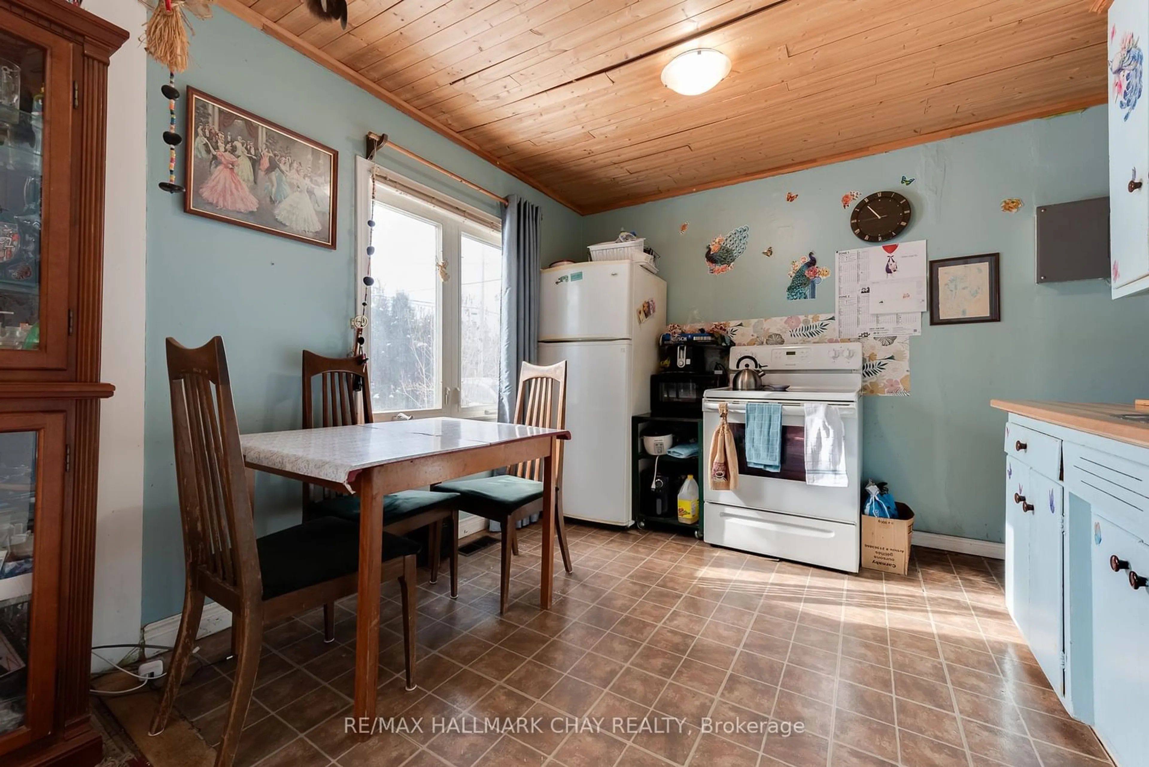 Standard kitchen, unknown for 343 Mill St, Essa Ontario L0M 1B1